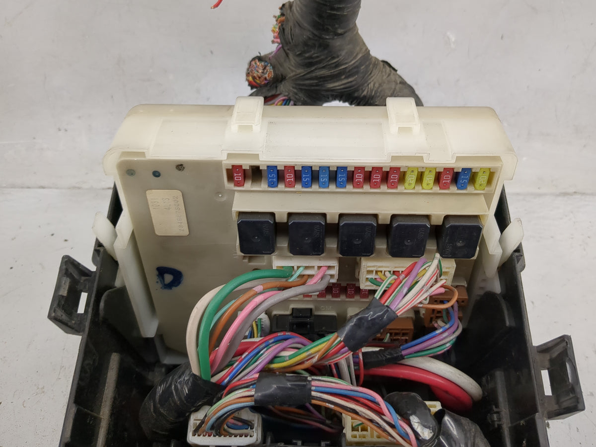 2005-2006 Nissan Pathfinder Fusebox Fuse Box Panel Relay Module P/N:7154-8498-30 Fits Fits 2005 2006 2007 OEM Used Auto Part
