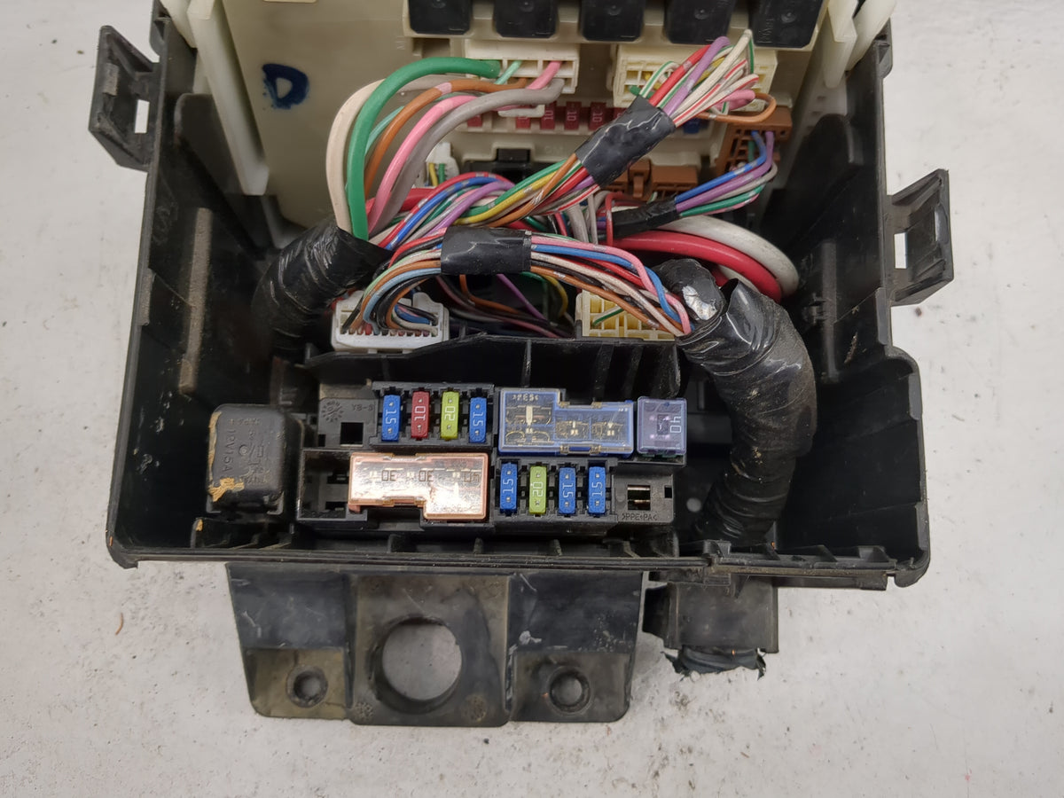 2005-2006 Nissan Pathfinder Fusebox Fuse Box Panel Relay Module P/N:7154-8498-30 Fits Fits 2005 2006 2007 OEM Used Auto Part