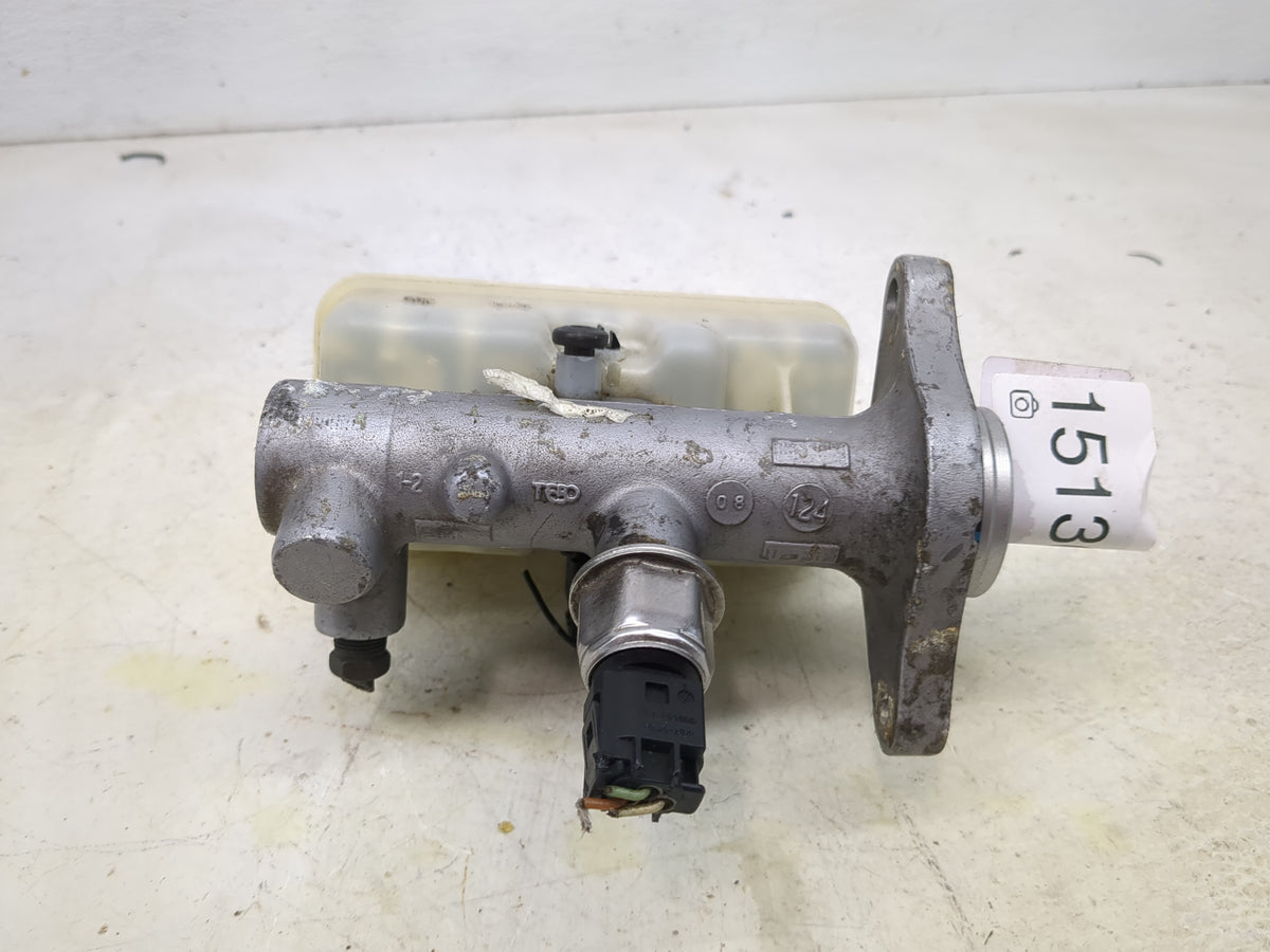 2005 Nissan Pathfinder Brake Master Cylinder - Oemusedautoparts1.com