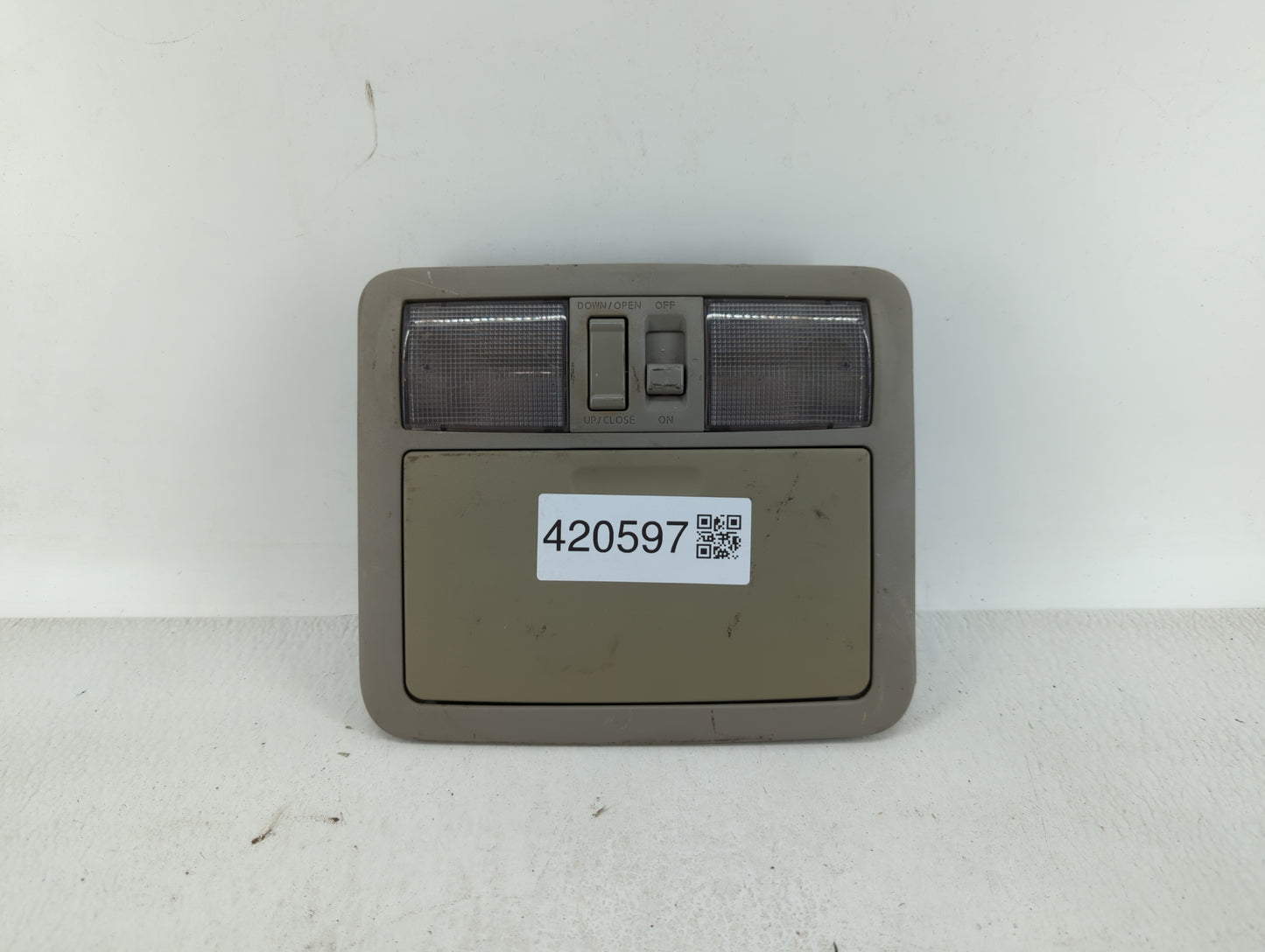 2005 Nissan Pathfinder Overhead Roof Console - Oemusedautoparts1.com