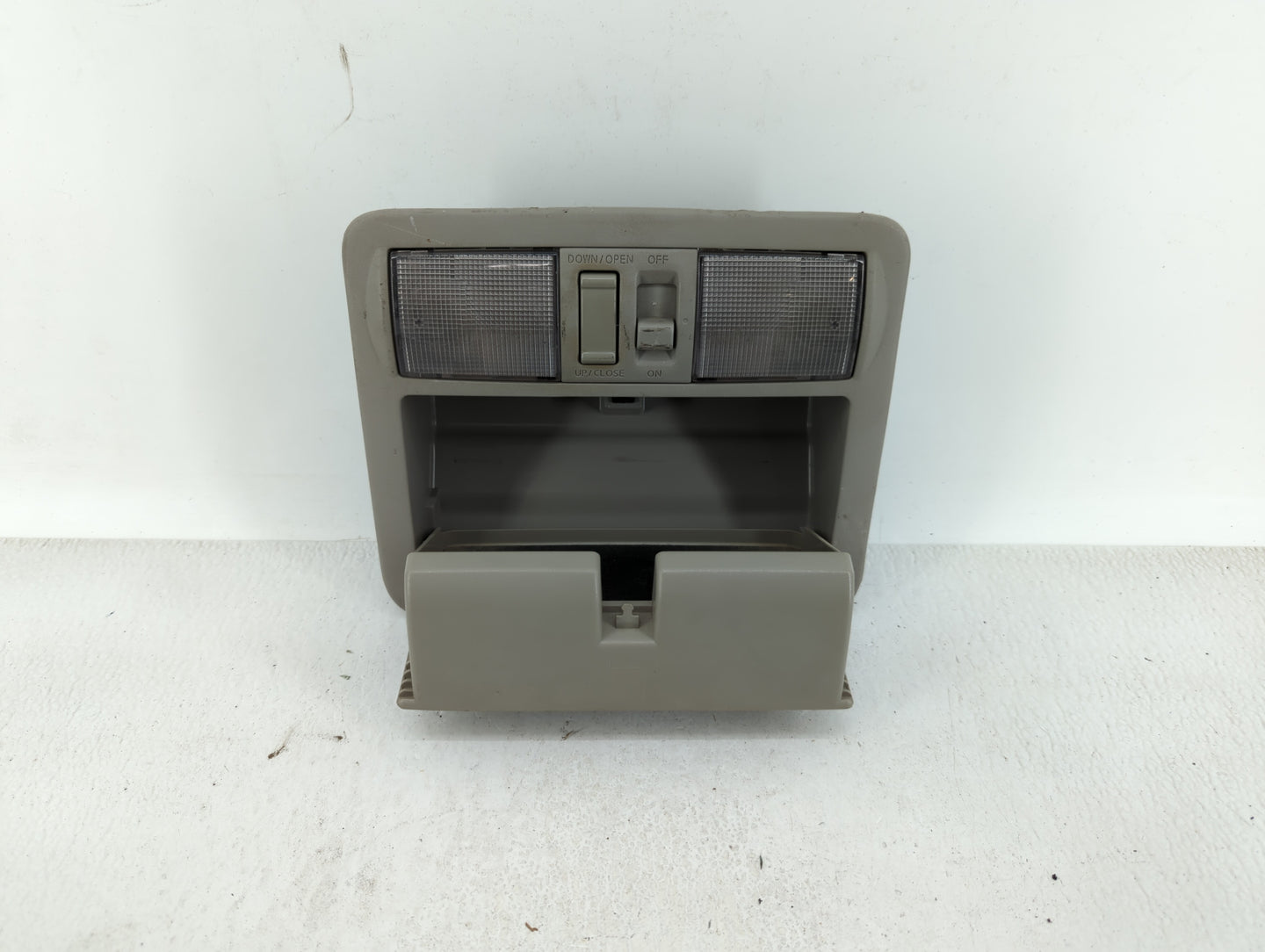 2005 Nissan Pathfinder Overhead Roof Console - Oemusedautoparts1.com