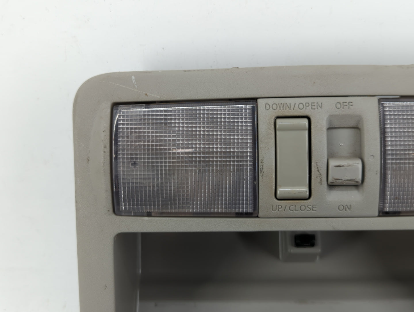 2005 Nissan Pathfinder Overhead Roof Console - Oemusedautoparts1.com
