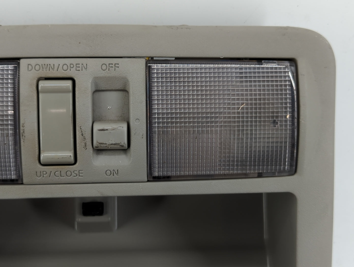 2005 Nissan Pathfinder Overhead Roof Console - Oemusedautoparts1.com