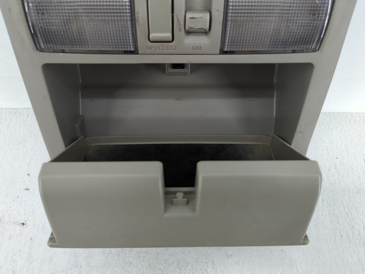 2005 Nissan Pathfinder Overhead Roof Console - Oemusedautoparts1.com