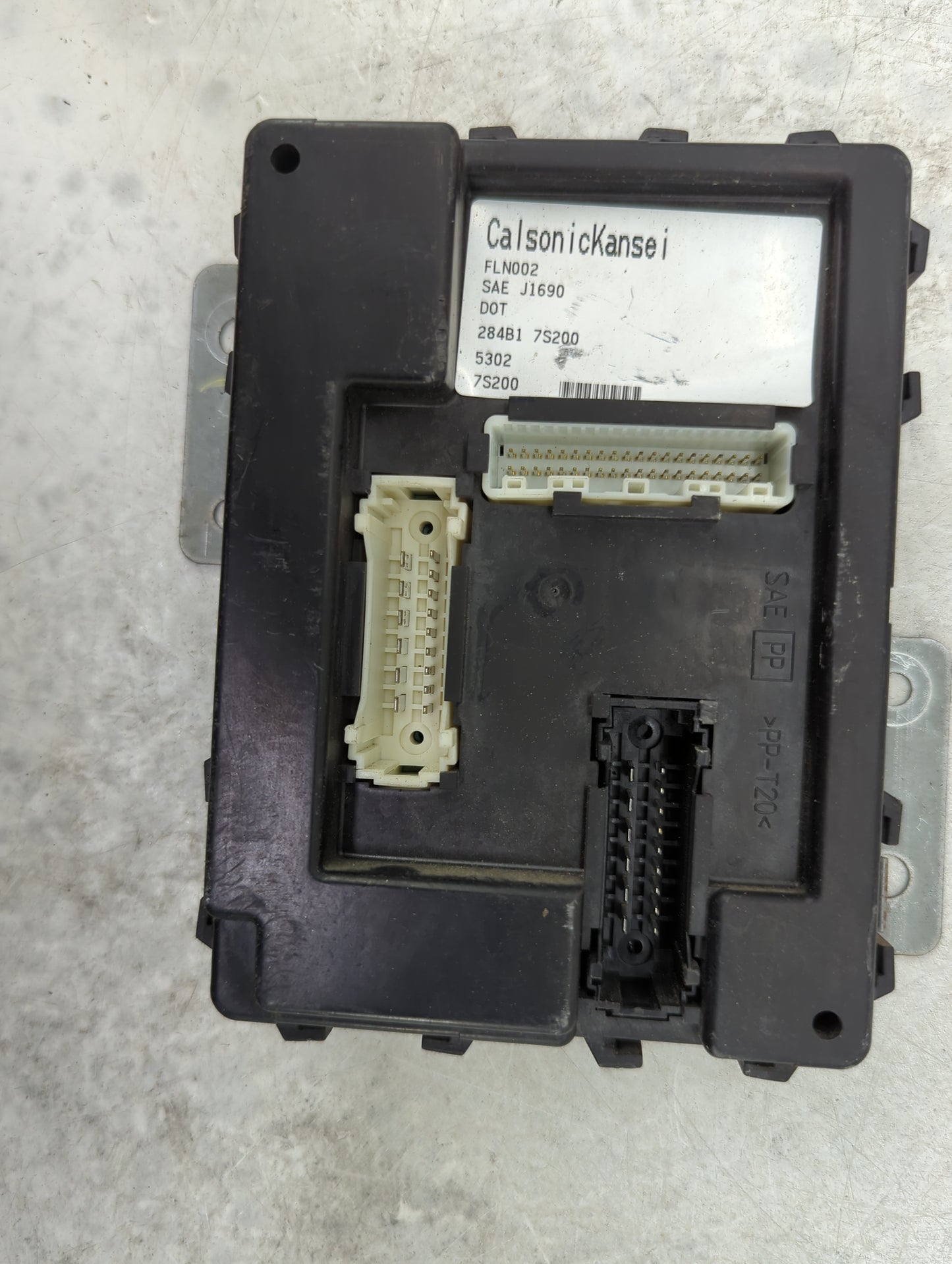 2004-2006 Nissan Titan Body Control Module Bcm Inner Cabin Fuse Box - Oemusedautoparts1.com