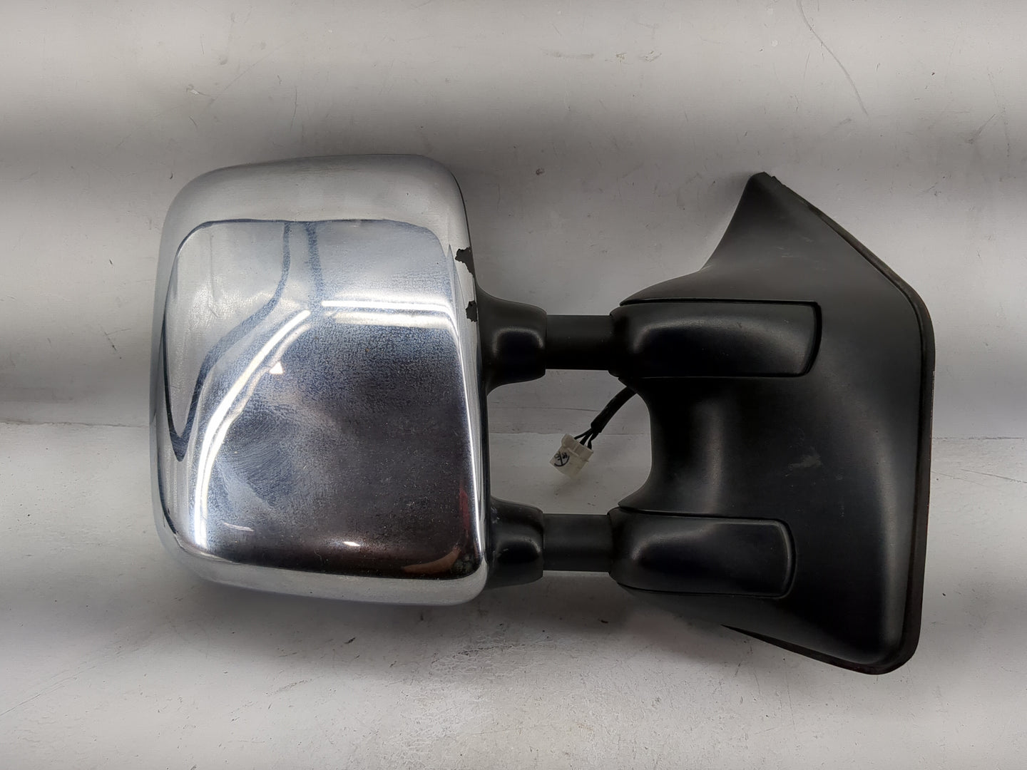 2004-2015 Nissan Titan Passenger Side View Mirror - Right Door Mirror OEM Used - Oemusedautoparts1.com