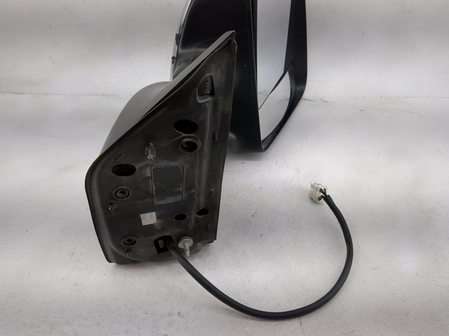2004-2015 Nissan Titan Passenger Side View Mirror - Right Door Mirror OEM Used - Oemusedautoparts1.com