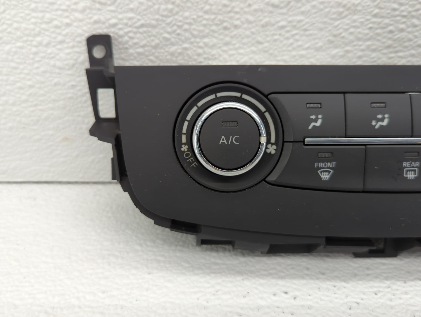 2005 Nissan Titan Climate Control Module Temperature AC/Heater Replacement P/N:275109HS0A Fits OEM Used Auto Parts - Oemused