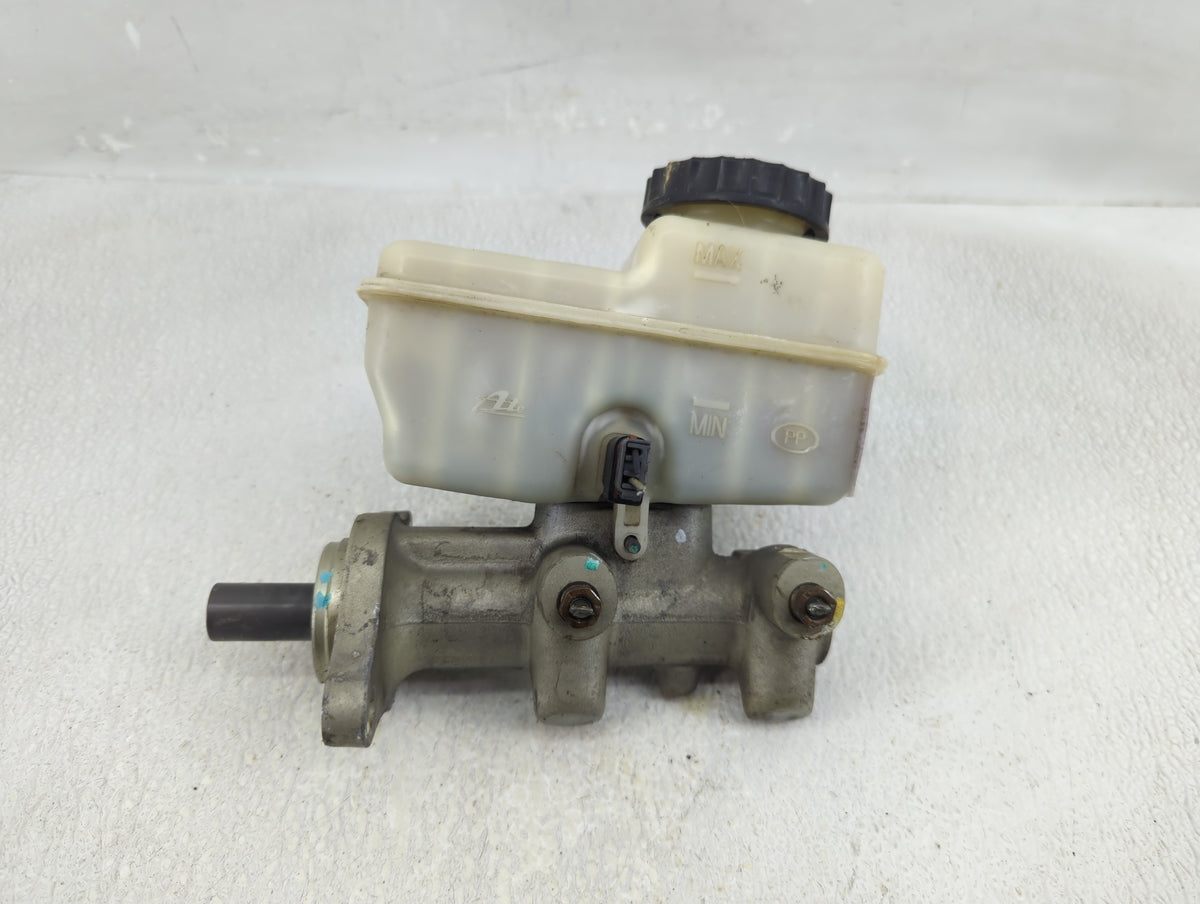 2005-2005 Nissan Xterra Brake Master Cylinder - Oemusedautoparts1.com