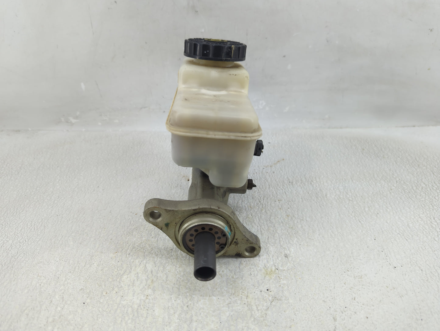2005-2005 Nissan Xterra Brake Master Cylinder - Oemusedautoparts1.com