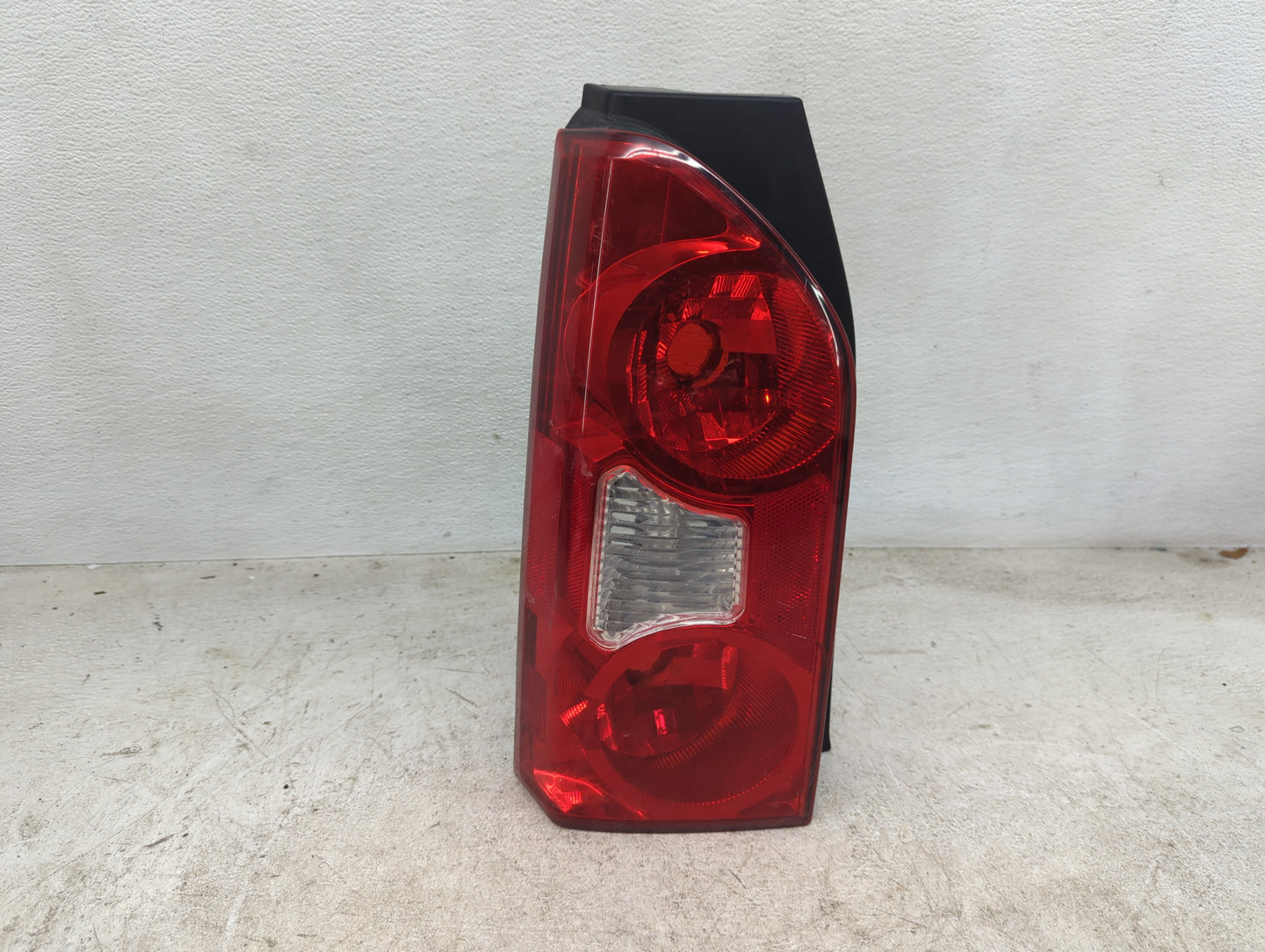 2005-2015 Nissan Xterra Tail Light Assembly Driver Left OEM P/N:949 602 Fits OEM Used Auto Parts - Oemusedautoparts1.com