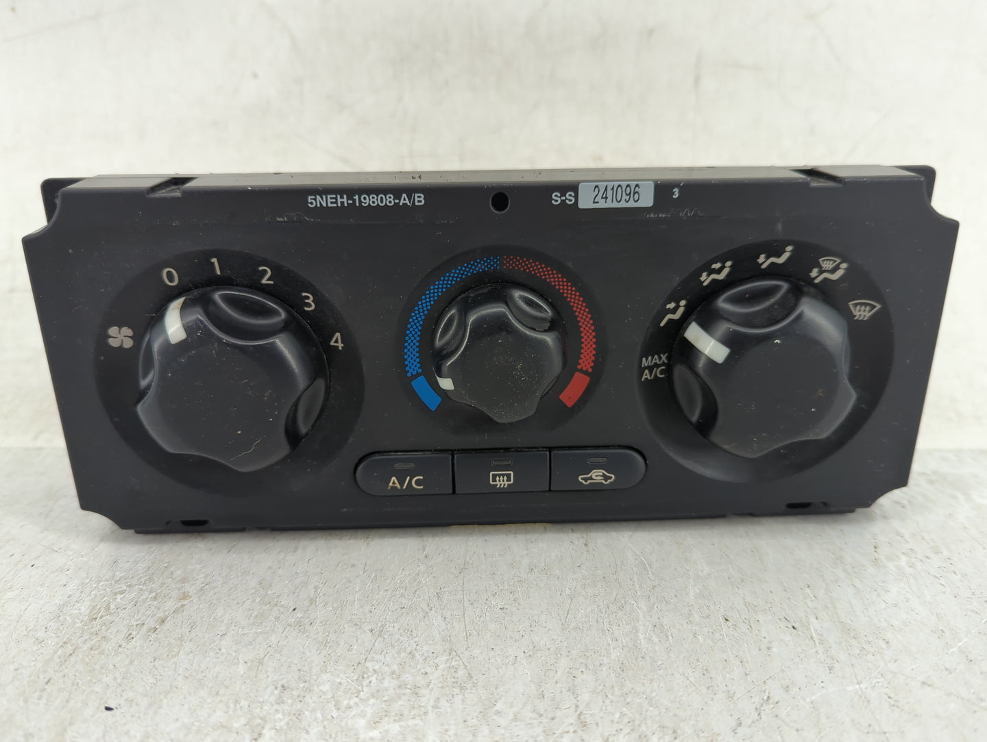 2005-2010 Nissan Xterra Climate Control Module Temperature AC/Heater Replacement P/N:27510EA000 Fits OEM Used Auto Parts - O