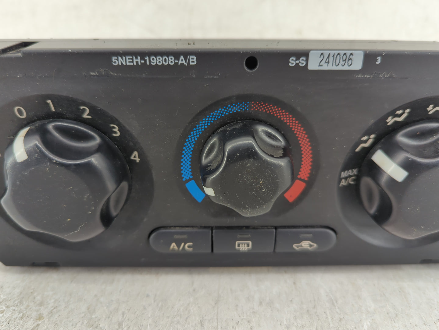 2005-2010 Nissan Xterra Climate Control Module Temperature AC/Heater Replacement P/N:27510EA000 Fits OEM Used Auto Parts - O