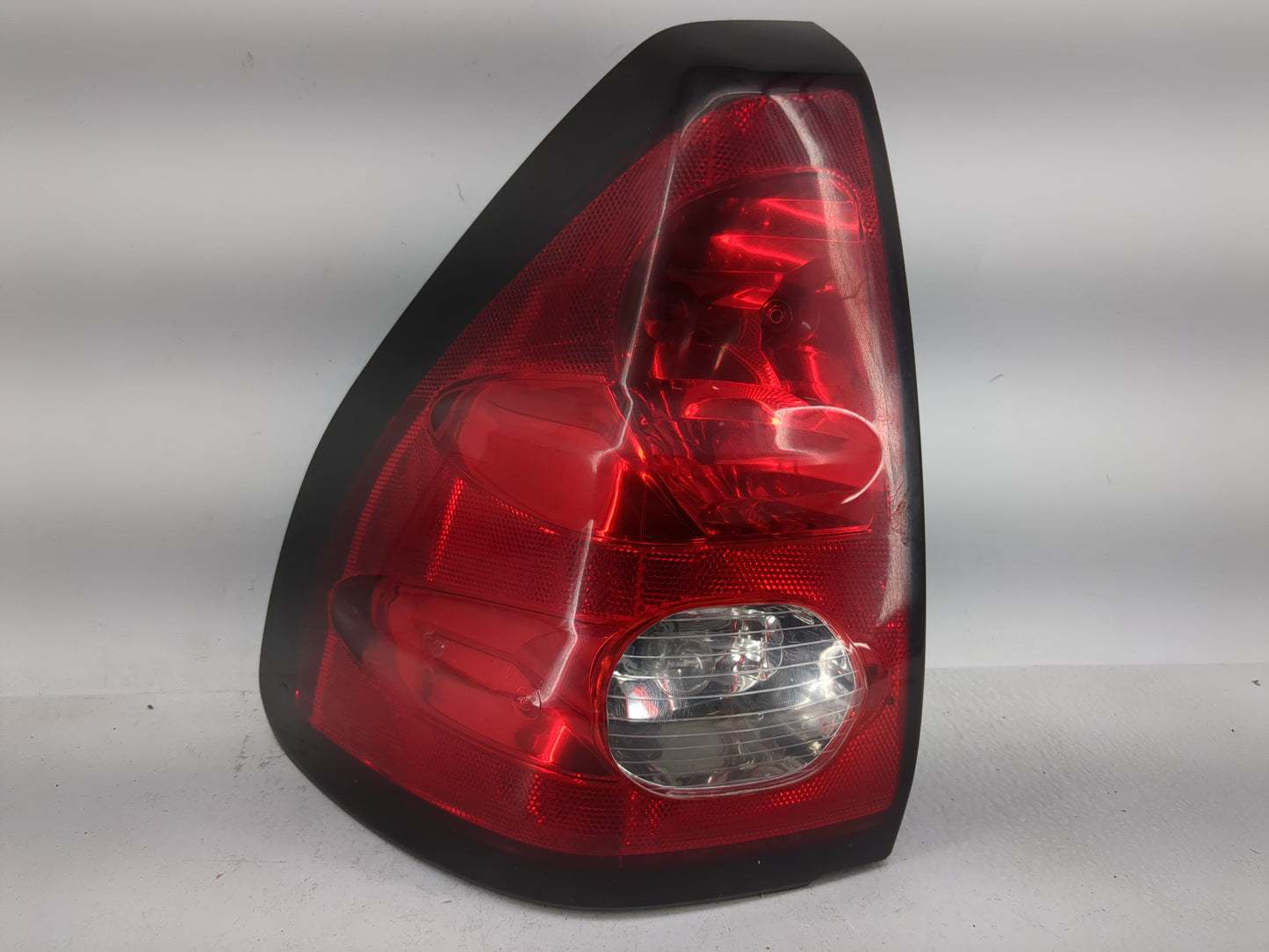 2001-2005 Pontiac Aztek Tail Light Assembly Driver Left OEM P/N:10325501 Fits Fits 2001 2002 2003 2004 2005 OEM Used Auto Pa