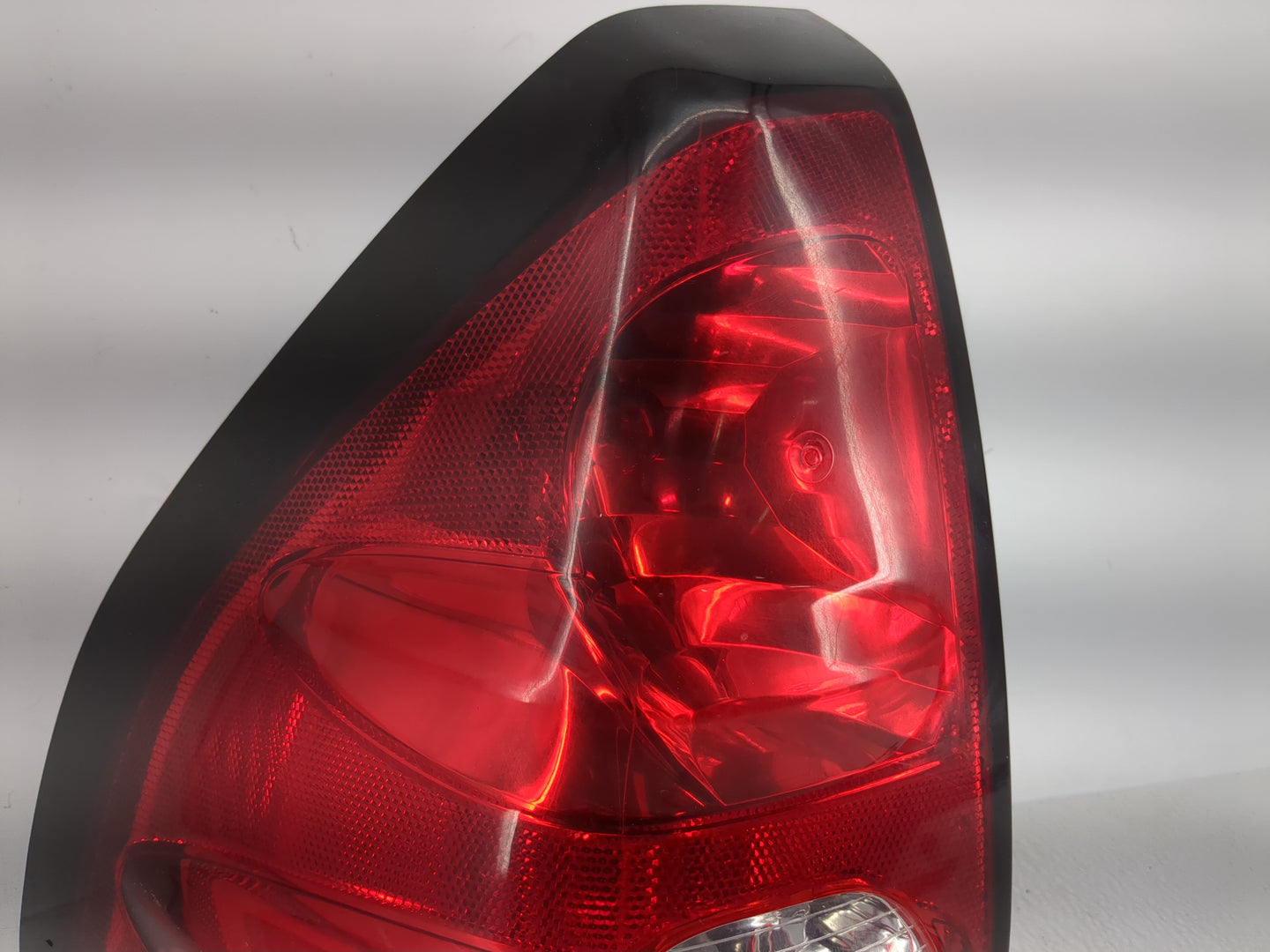 2001-2005 Pontiac Aztek Tail Light Assembly Driver Left OEM P/N:10325501 Fits Fits 2001 2002 2003 2004 2005 OEM Used Auto Pa