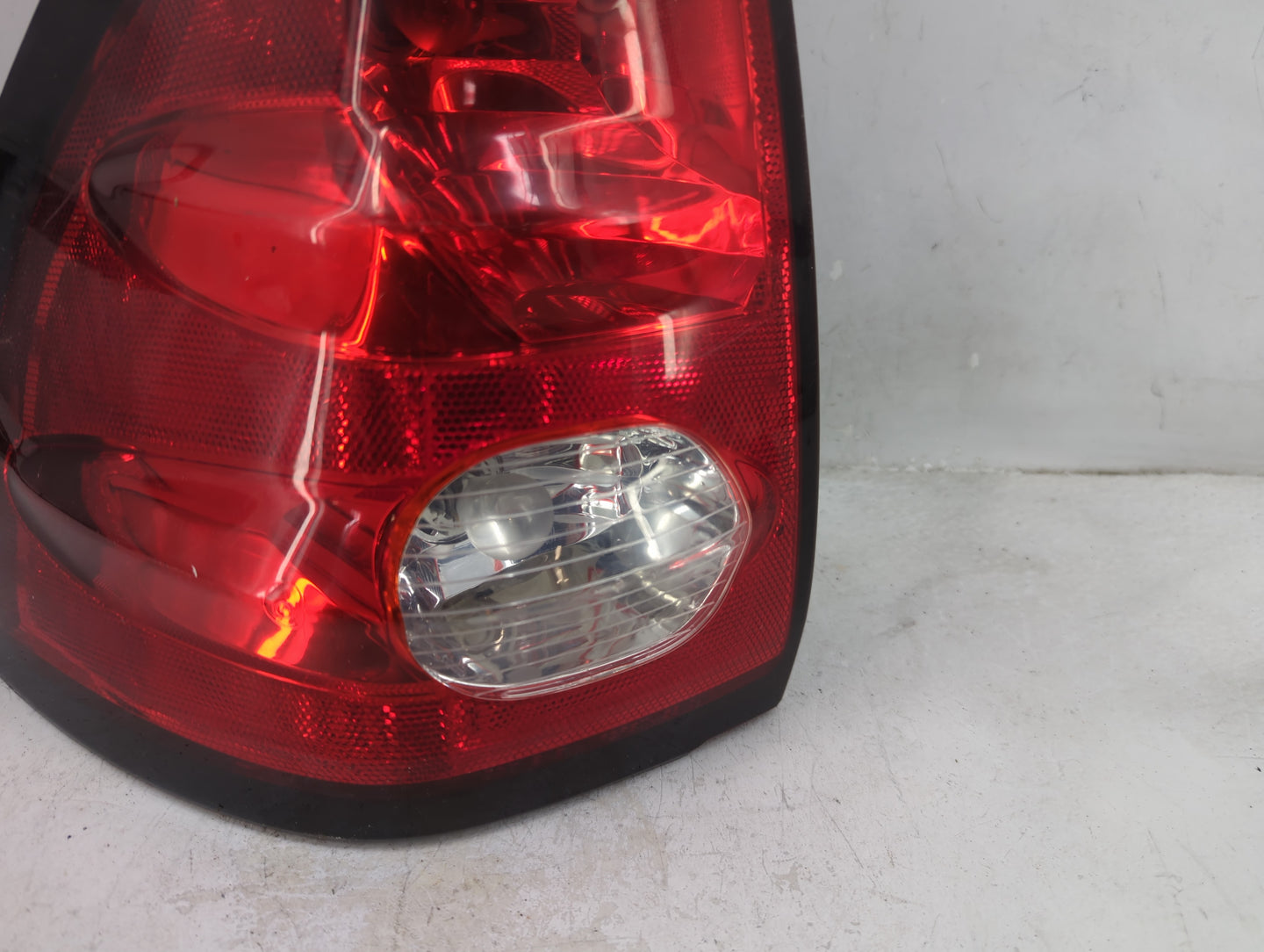 2001-2005 Pontiac Aztek Tail Light Assembly Driver Left OEM P/N:10325501 Fits Fits 2001 2002 2003 2004 2005 OEM Used Auto Pa