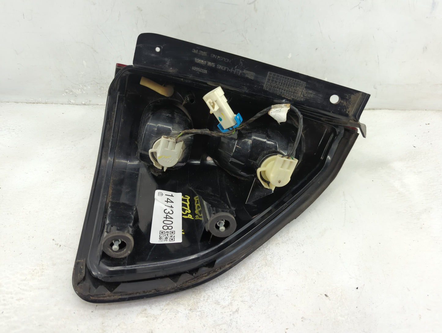 2001-2005 Pontiac Aztek Tail Light Assembly Driver Left OEM P/N:10325501 Fits Fits 2001 2002 2003 2004 2005 OEM Used Auto Pa