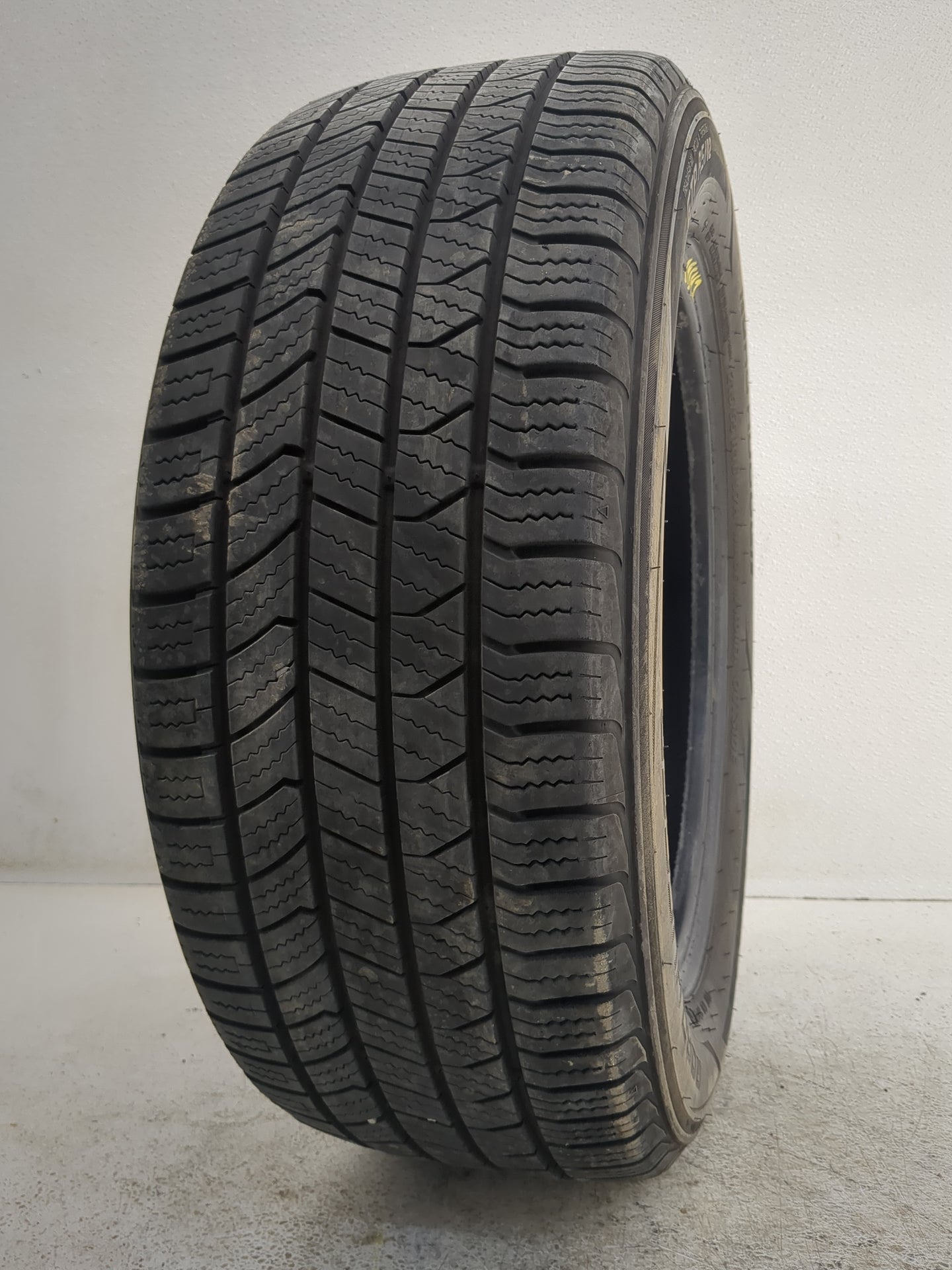 Used Tire 215/55R16 ROADHUGGER GTP AS/02 97H - Tread Depth 10/32 - Oemusedautoparts1.com