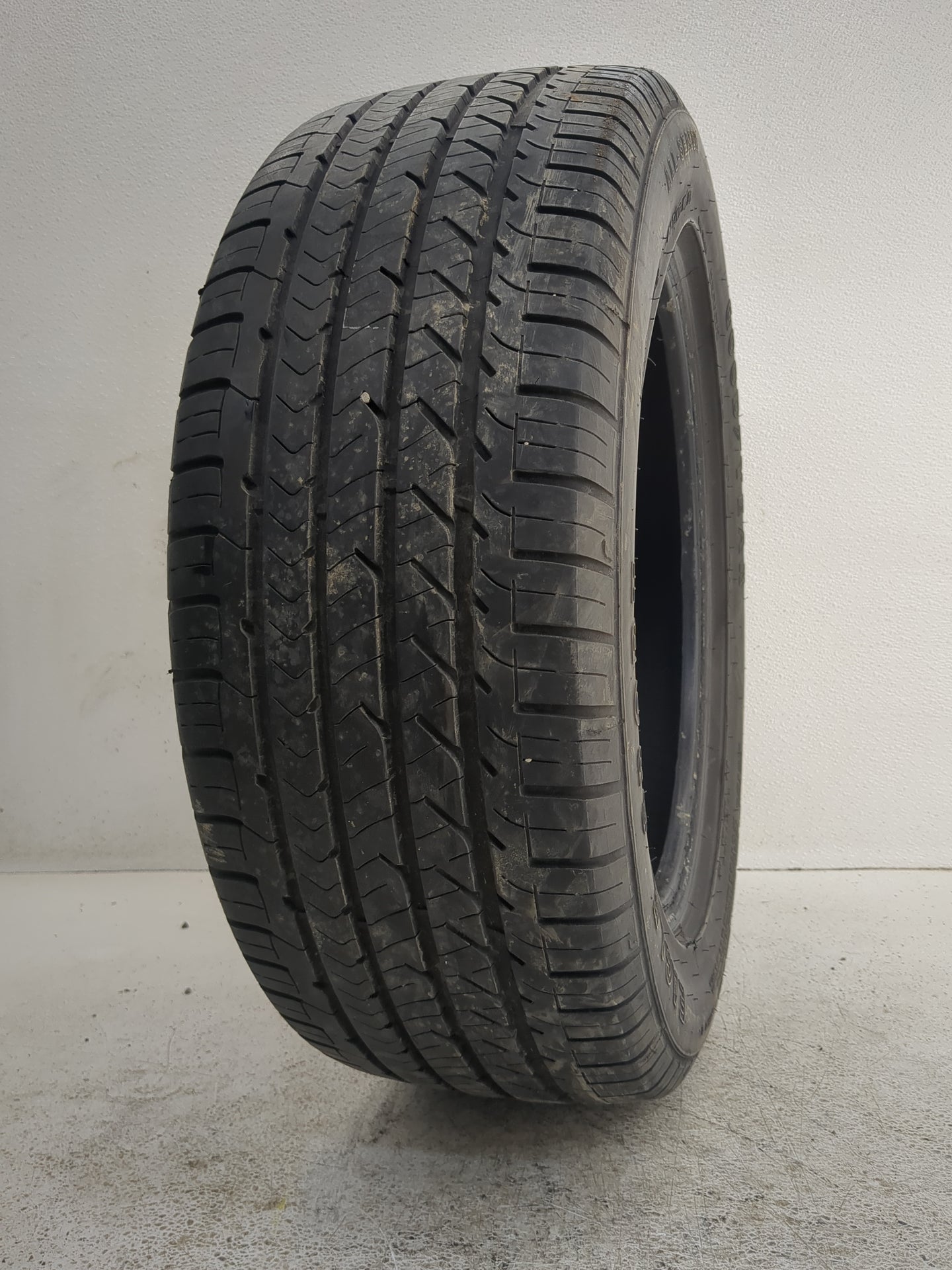 Used Tire 215/55R16 GOODYEAR EAGLE SPORT 93V - Tread Depth 9.5/32 - Oemusedautoparts1.com