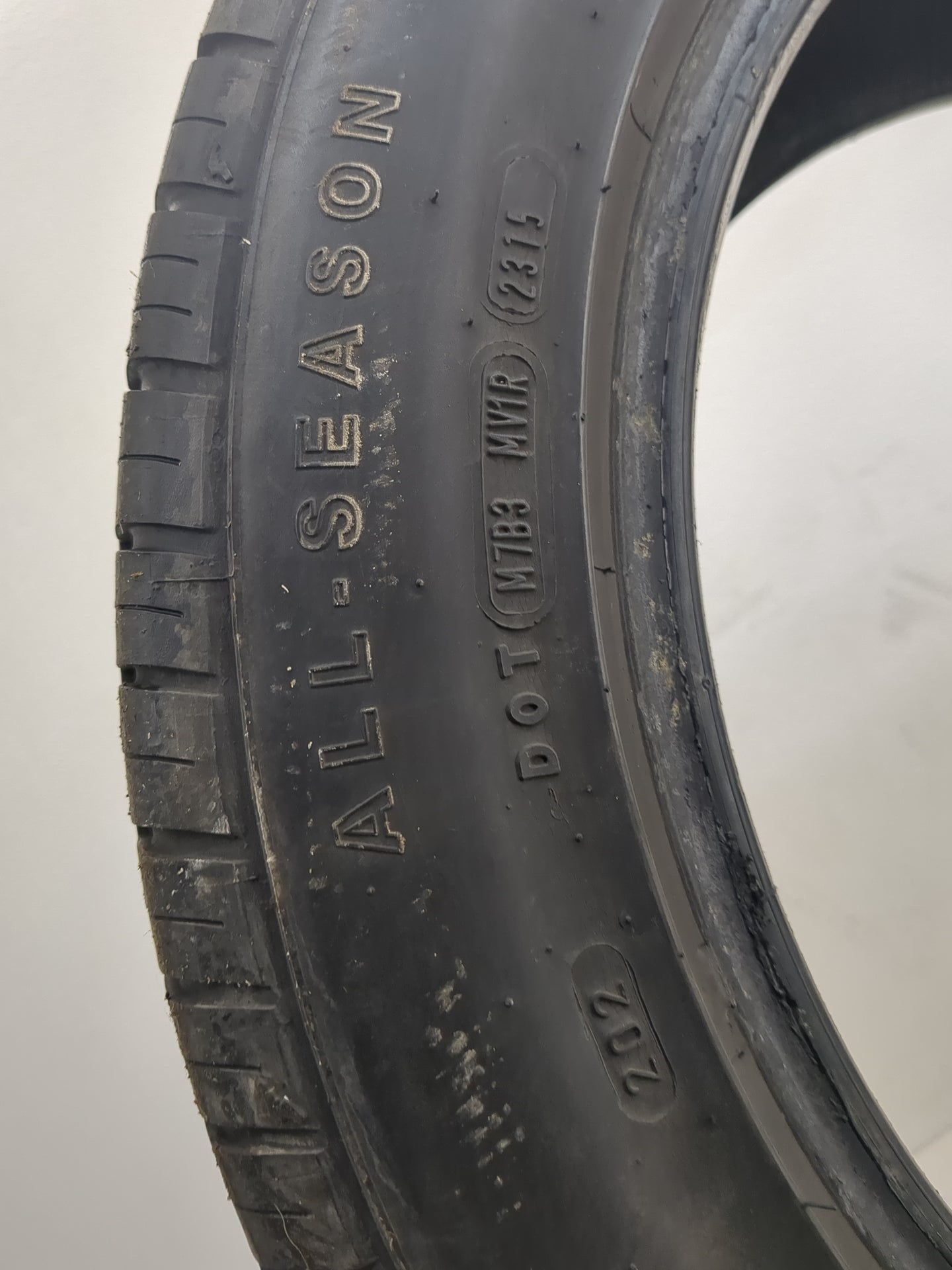 Used Tire 215/55R16 GOODYEAR EAGLE SPORT 93V - Tread Depth 9.5/32 - Oemusedautoparts1.com