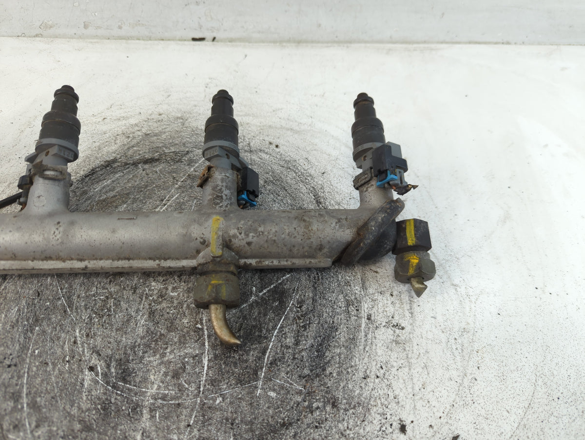 2005 Pontiac Grand Am Fuel Injectors P/N:12565474 Fits OEM Used Auto Parts - Oemusedautoparts1.com