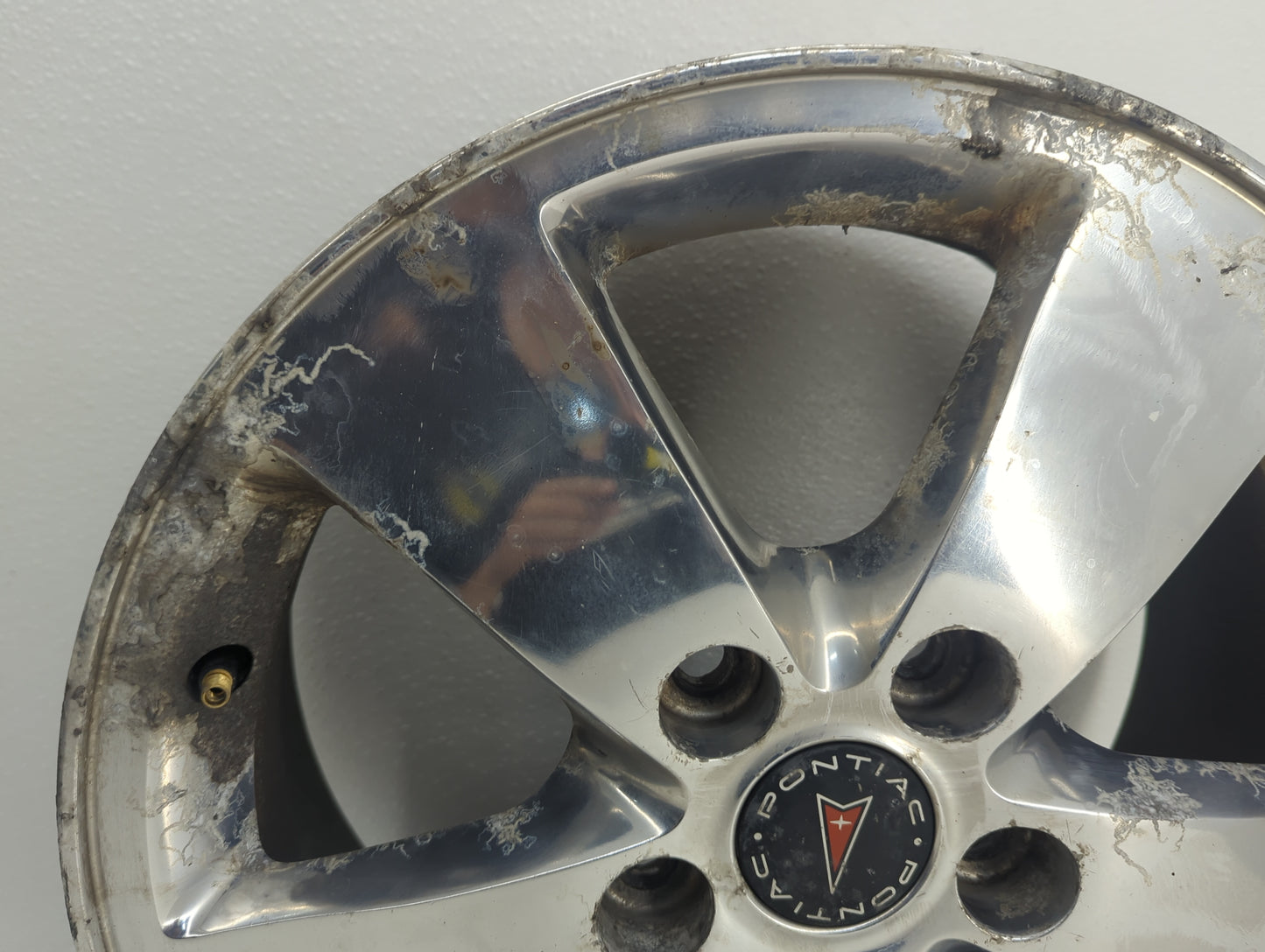 2005-2008 Pontiac Grand Prix Oem Wheel Rim 1049725 - Oemusedautoparts1.com