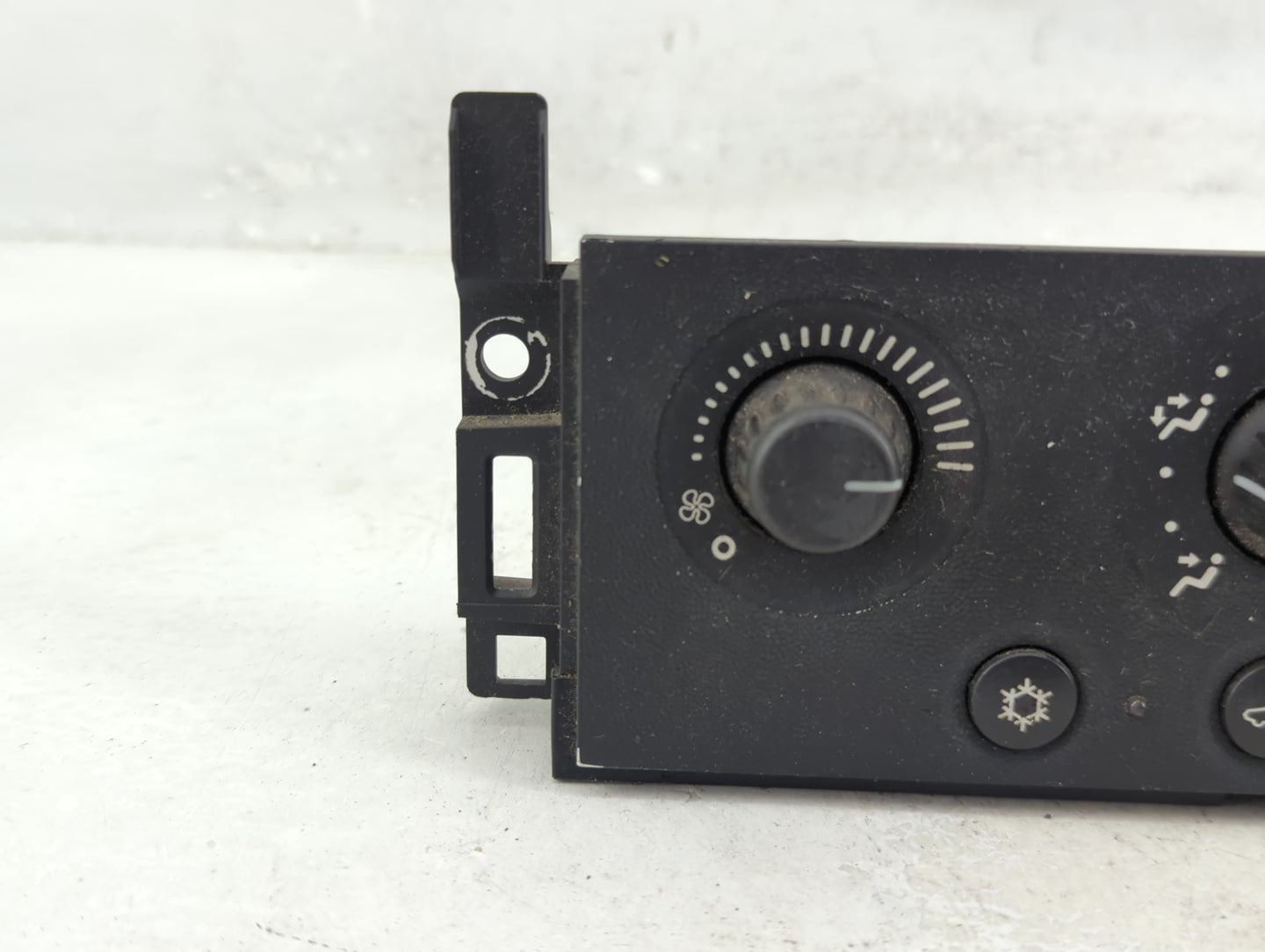 2004-2008 Pontiac Grand Prix Climate Control Module Temperature AC/Heater Replacement P/N:152555705041 Fits OEM Used Auto Pa