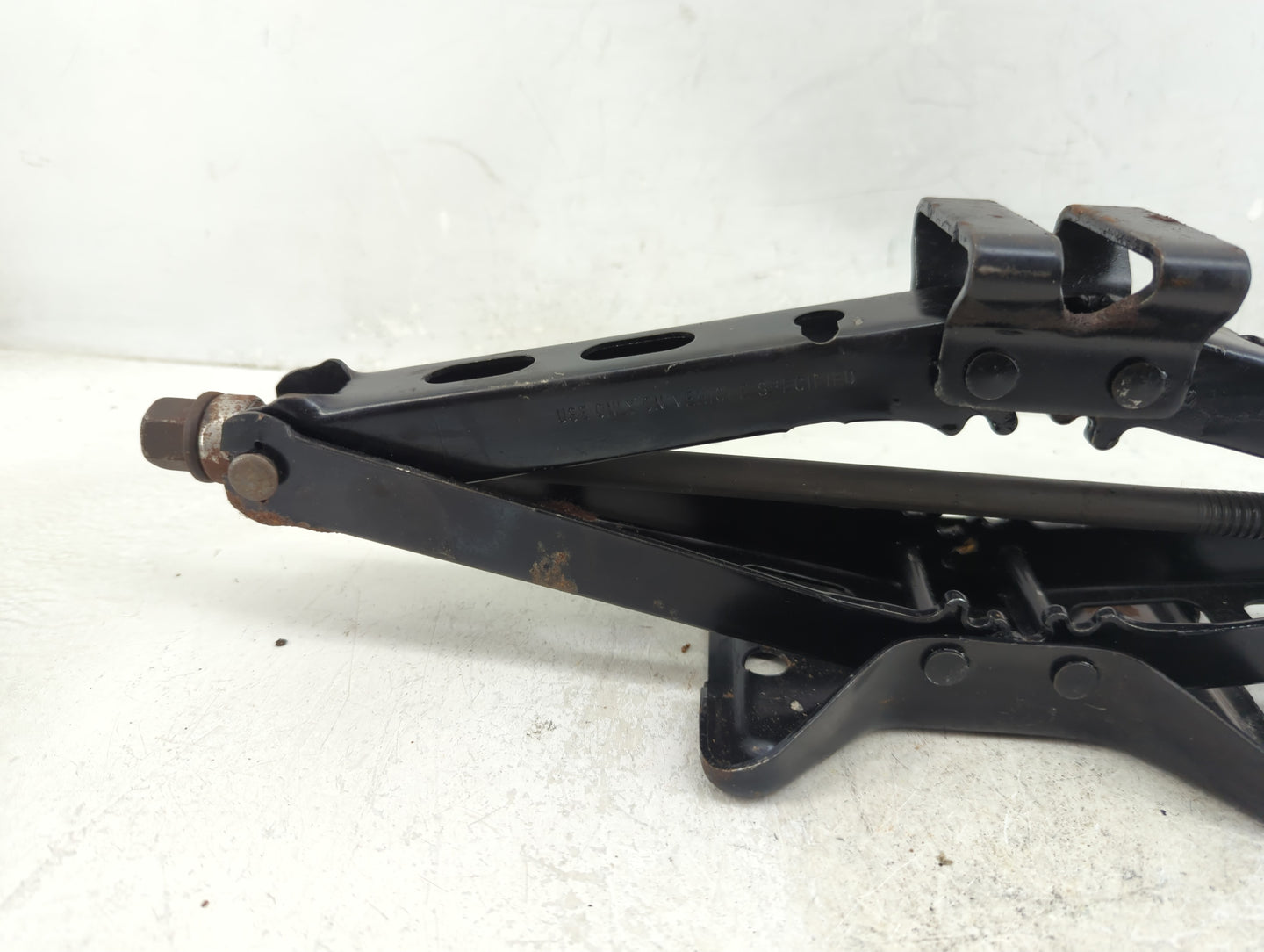 2005 Pontiac Grand Prix Spare Scissor Car Jack - Oemusedautoparts1.com
