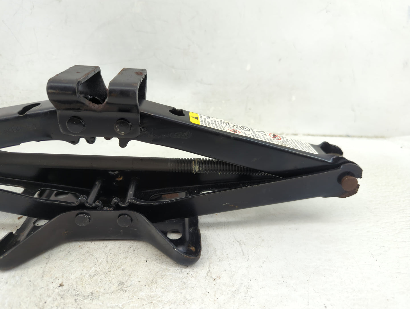 2005 Pontiac Grand Prix Spare Scissor Car Jack - Oemusedautoparts1.com