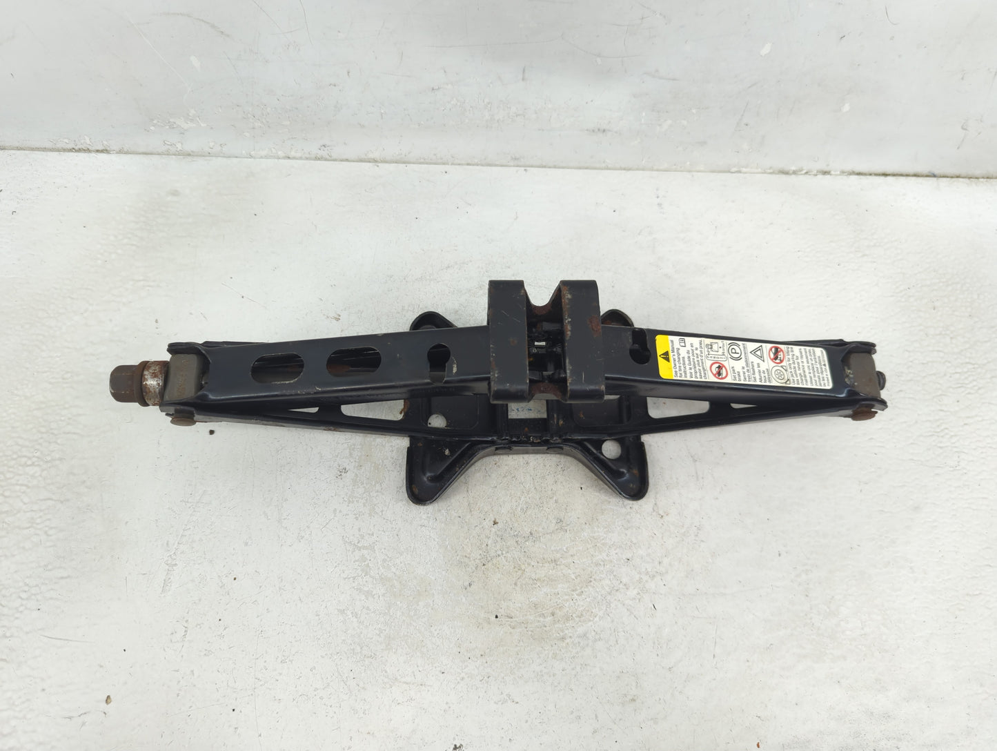 2005 Pontiac Grand Prix Spare Scissor Car Jack - Oemusedautoparts1.com