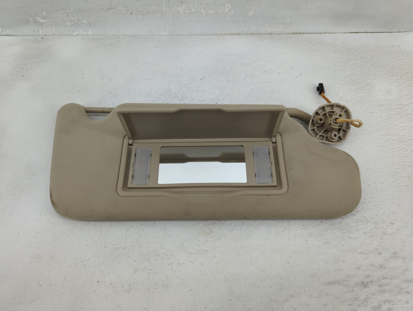 2005-2008 Pontiac Grand Prix Sun Visor Shade Replacement Passenger Right Mirror Fits Fits 2005 2006 2007 2008 OEM Used Auto 
