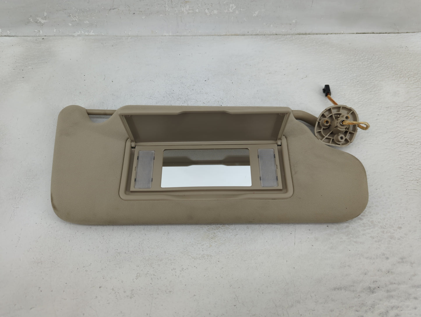 2005-2008 Pontiac Grand Prix Sun Visor Shade Replacement Passenger Right Mirror Fits Fits 2005 2006 2007 2008 OEM Used Auto 