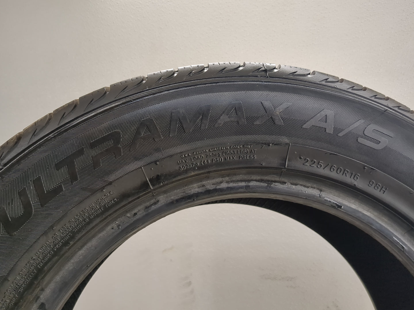 Used Tire 225/60R16 SUMMIT ULTRAMAX A/S 96H - Tread Depth 10/32 - Oemusedautoparts1.com