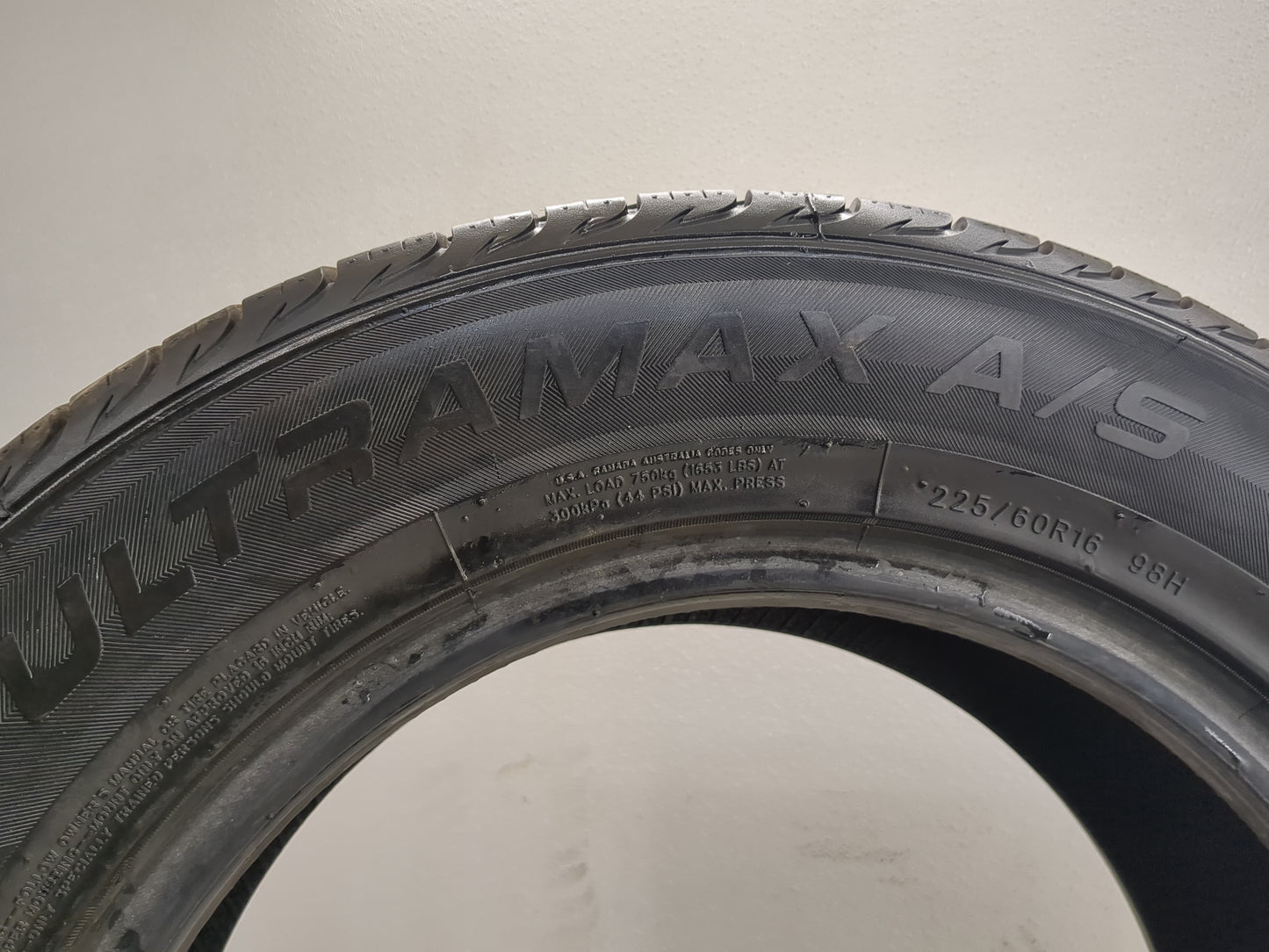 Used Tire 225/60R16 SUMMIT ULTRAMAX A/S 96H - Tread Depth 10/32 - Oemusedautoparts1.com
