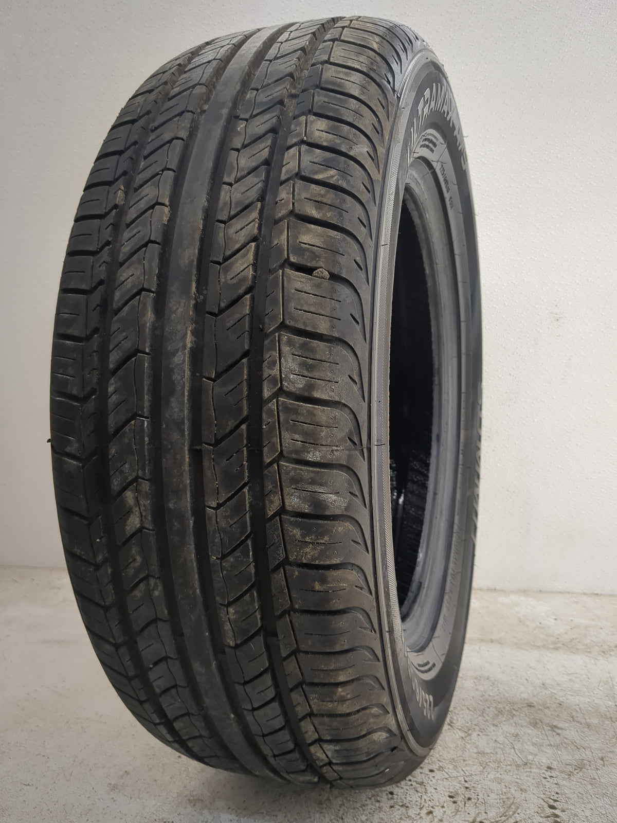Used Tire 225/60R16 SUMMIT ULTRAMAX A/S 96H - Tread Depth 10/32 - Oemusedautoparts1.com