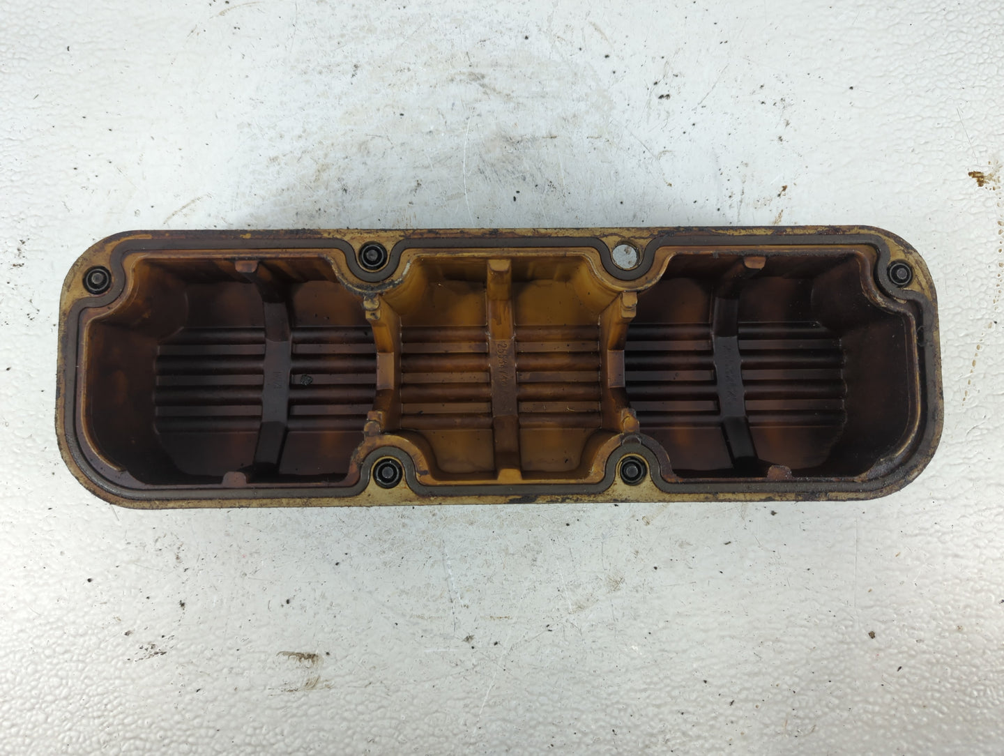 2005 Pontiac Grand Prix Driver Left Cylinder Head Valve Cover P/N:25532625 Fits OEM Used Auto Parts - Oemusedautoparts1.com
