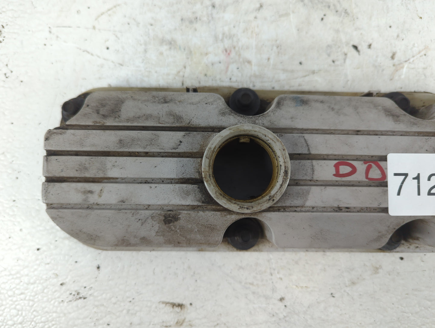 2005 Pontiac Grand Prix Driver Left Cylinder Head Valve Cover P/N:25534753 Fits OEM Used Auto Parts - Oemusedautoparts1.com