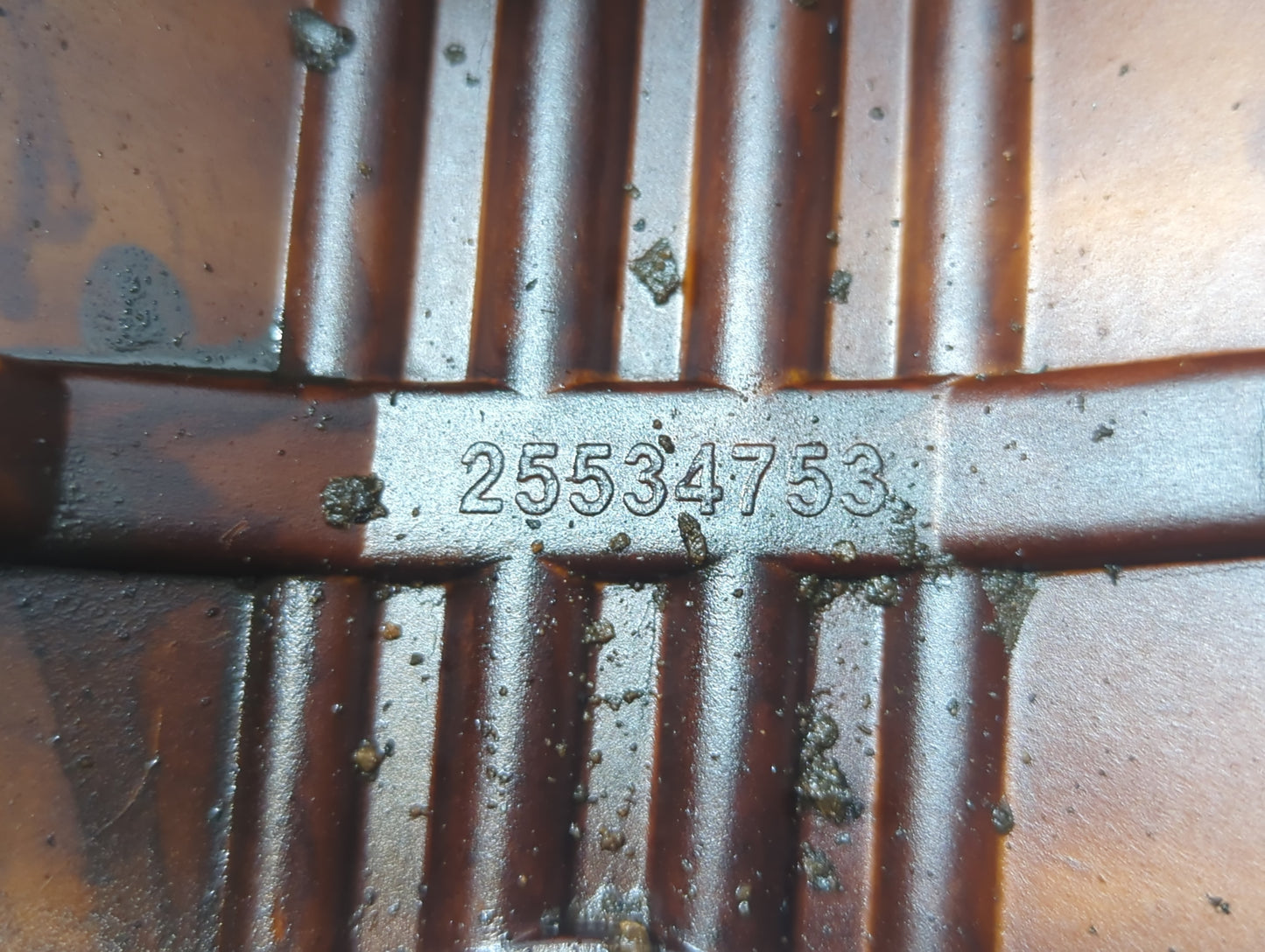2005 Pontiac Grand Prix Driver Left Cylinder Head Valve Cover P/N:25534753 Fits OEM Used Auto Parts - Oemusedautoparts1.com