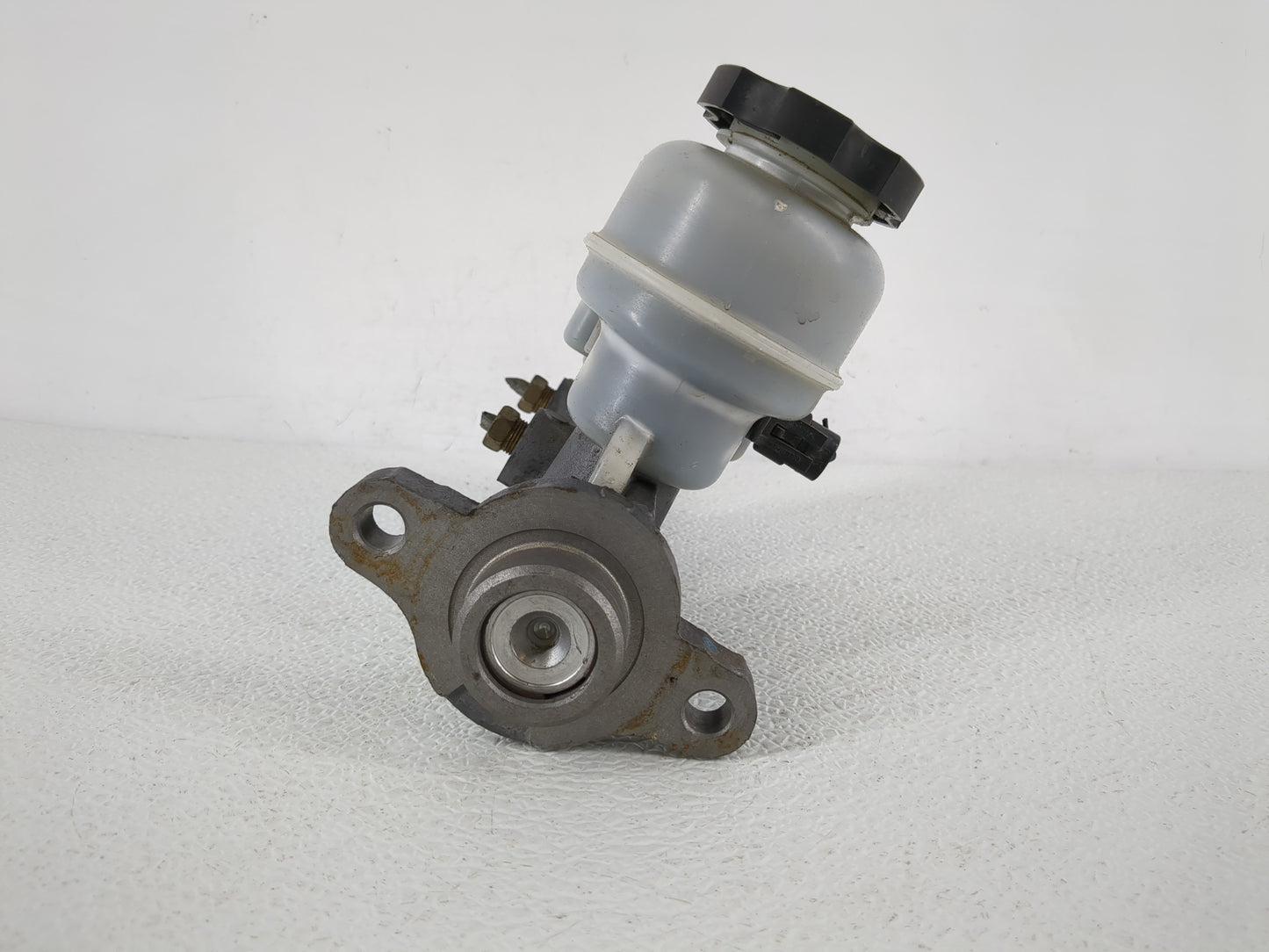 2000-2005 Pontiac Montana Brake Master Cylinder - Oemusedautoparts1.com