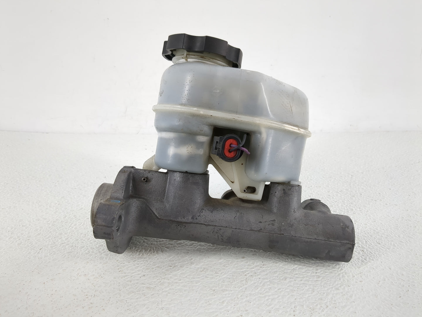 2000-2005 Pontiac Montana Brake Master Cylinder - Oemusedautoparts1.com