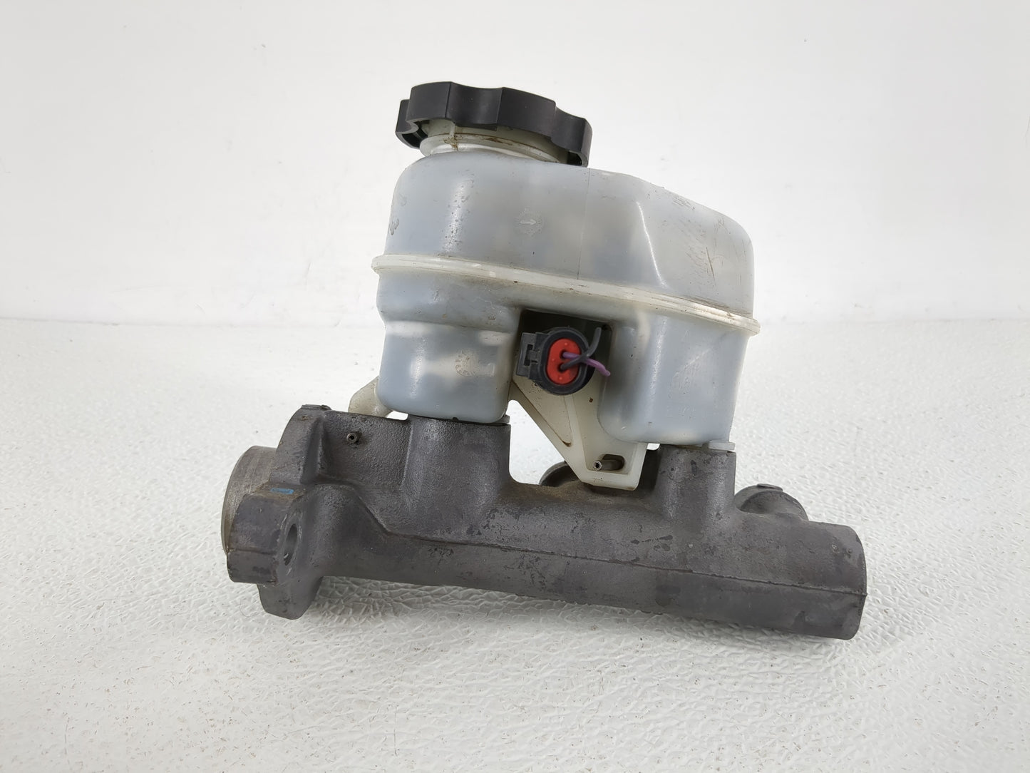 2000-2005 Pontiac Montana Brake Master Cylinder - Oemusedautoparts1.com