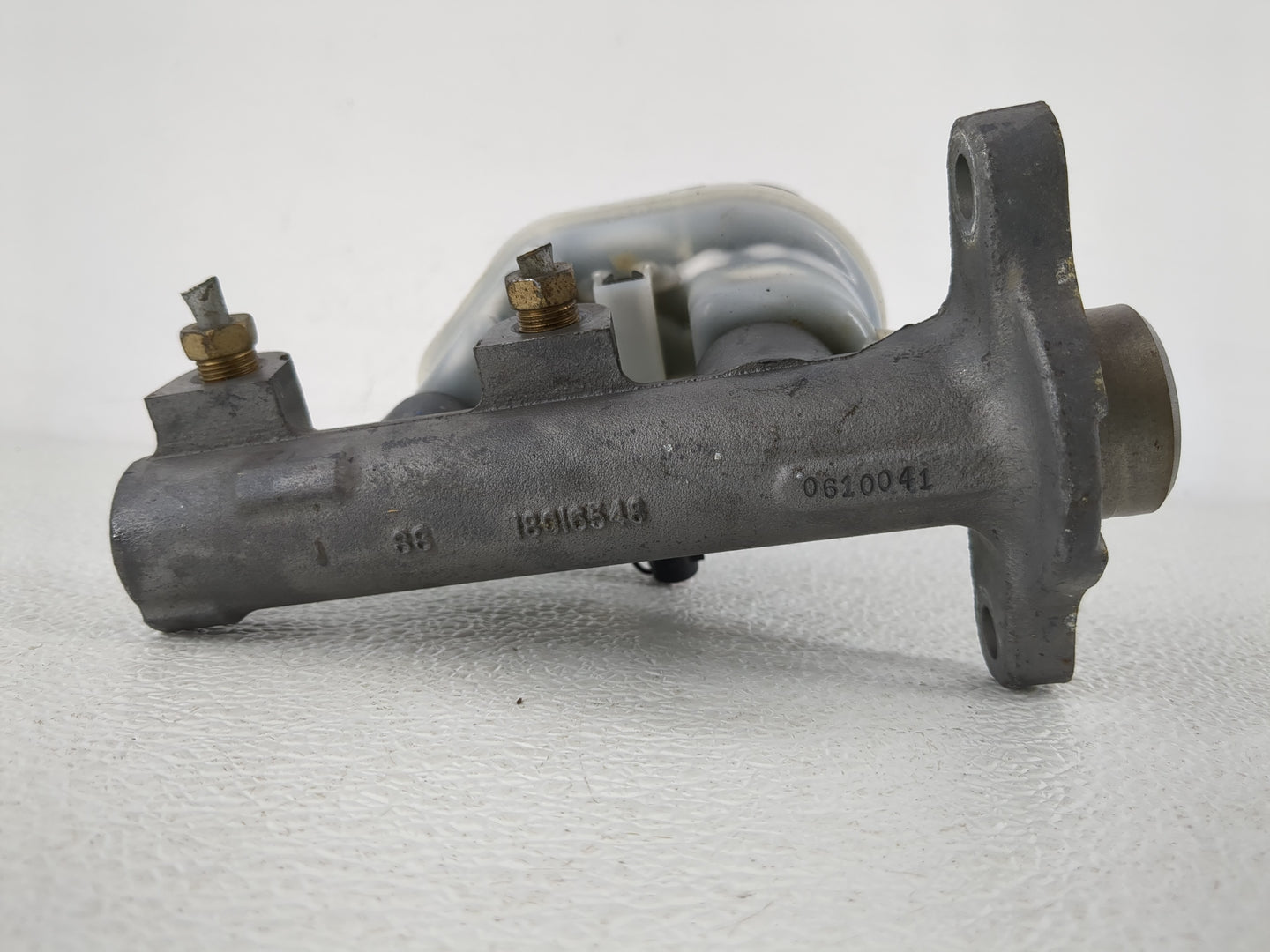 2000-2005 Pontiac Montana Brake Master Cylinder - Oemusedautoparts1.com
