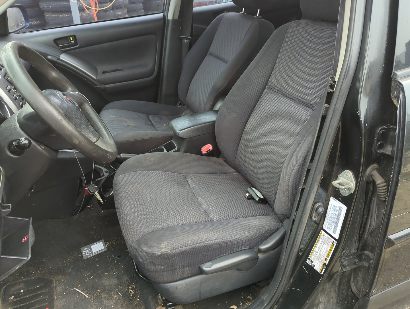 2005-2007 Pontiac Vibe Driver Front Seat Oem - Oemusedautoparts1.com