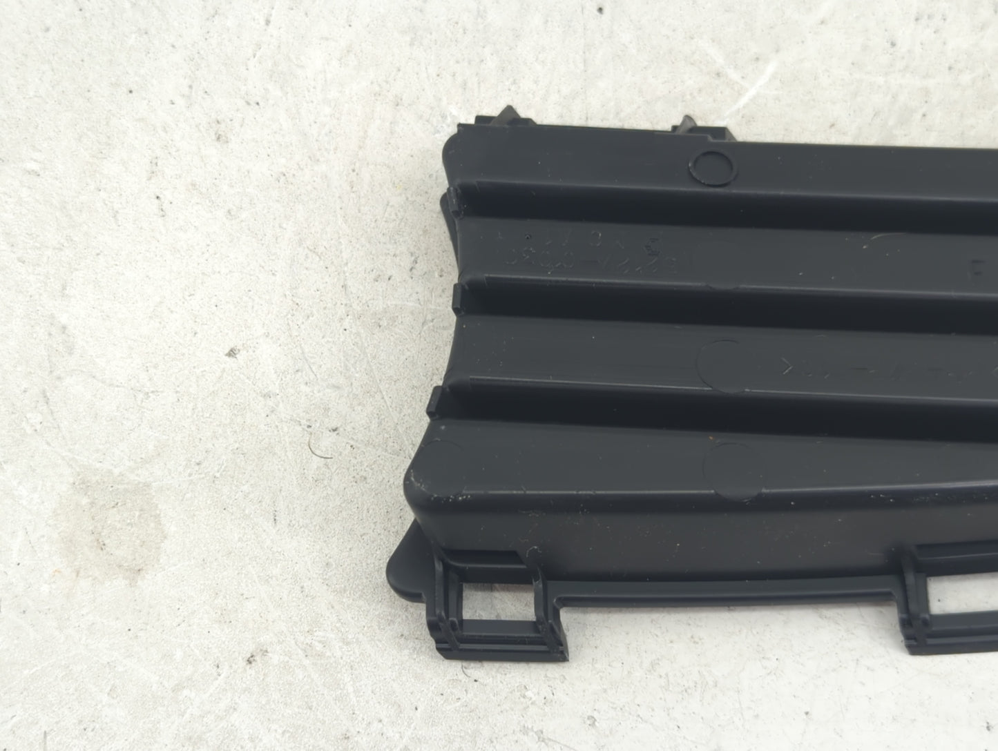 2005-2008 Pontiac Vibe Front Grille Bumper Not Included - Oemusedautoparts1.com
