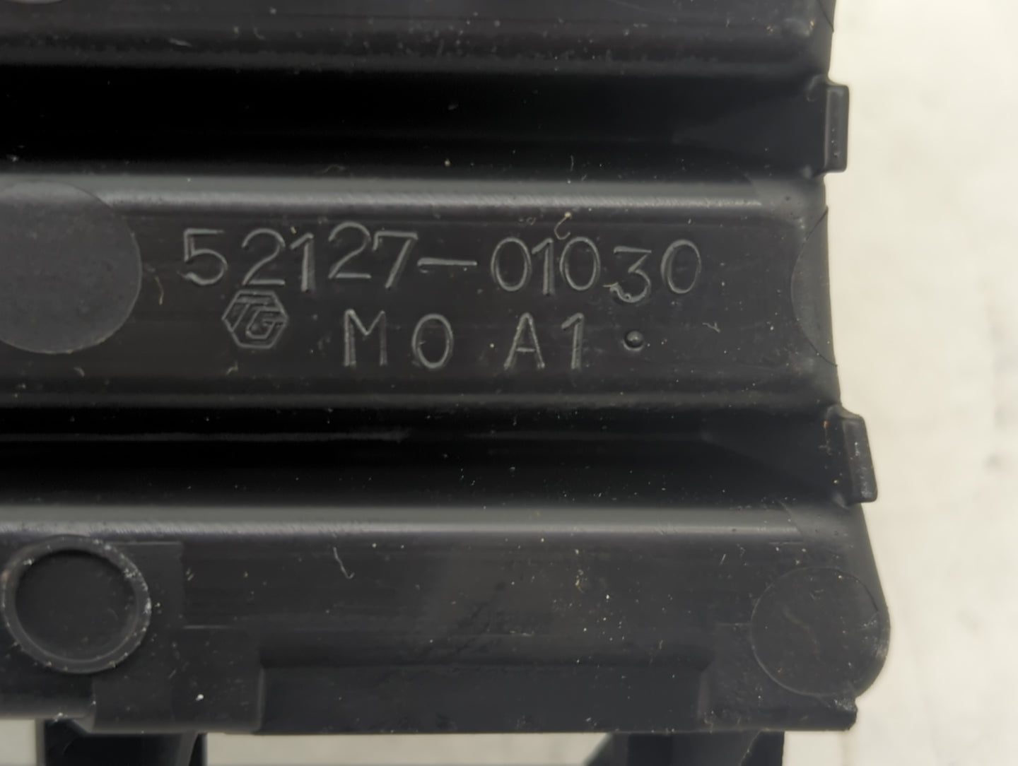 2005-2008 Pontiac Vibe Front Grille Bumper Not Included - Oemusedautoparts1.com