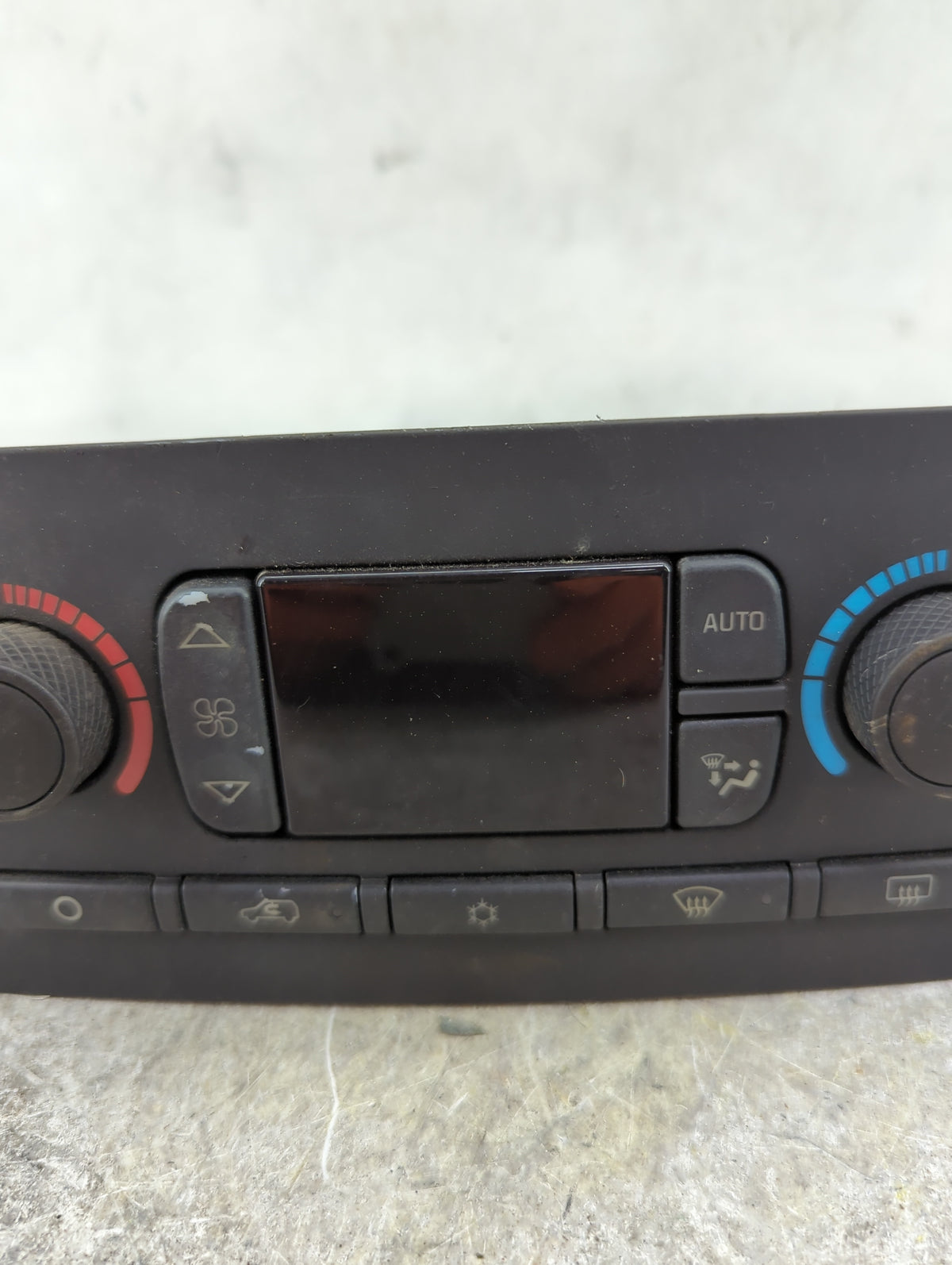 2005 Saab 9-7x Climate Control Module Temperature AC/Heater Replacement P/N:15285925 Fits OEM Used Auto Parts - Oemusedautop