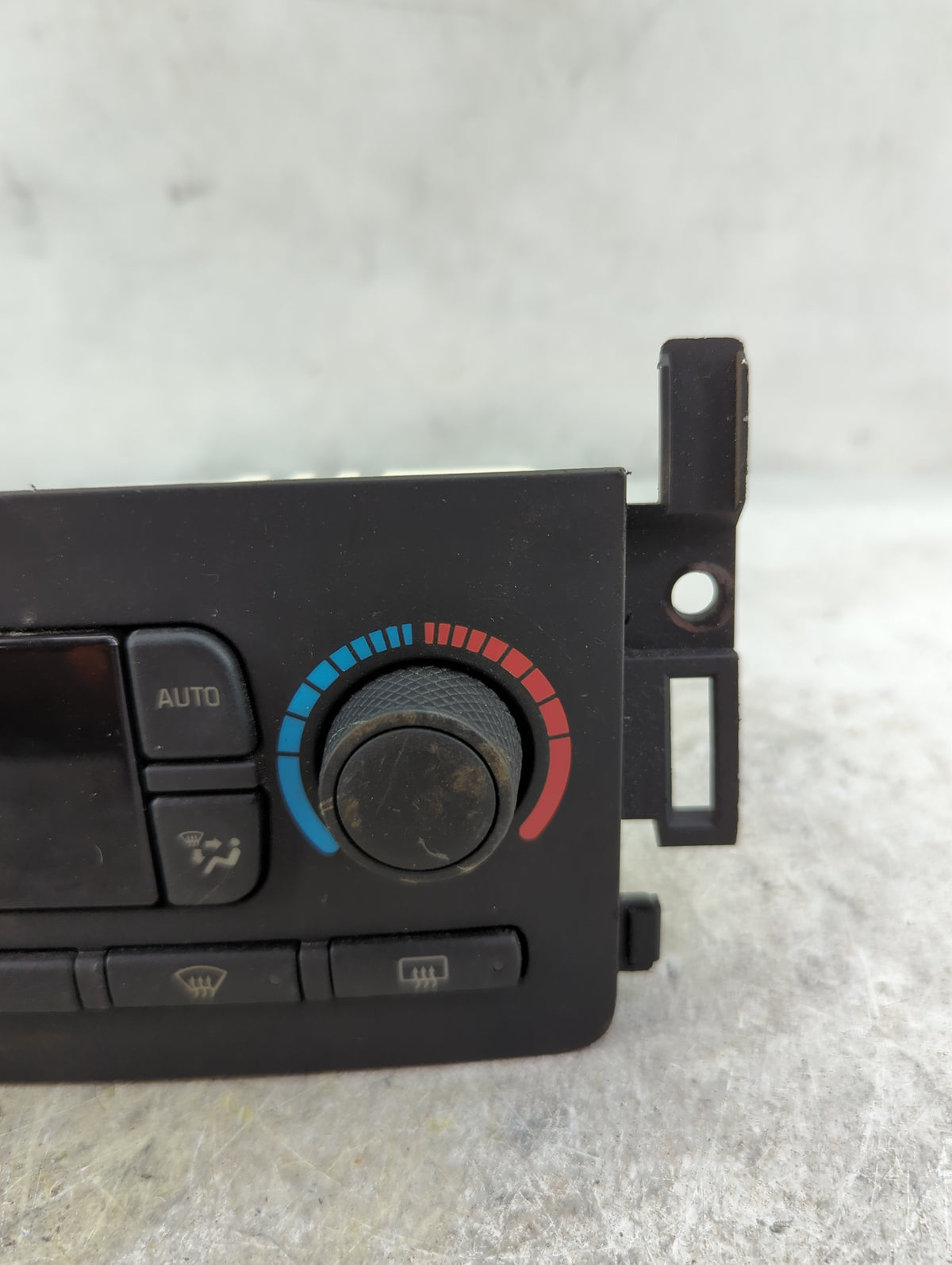 2005 Saab 9-7x Climate Control Module Temperature AC/Heater Replacement P/N:15285925 Fits OEM Used Auto Parts - Oemusedautop