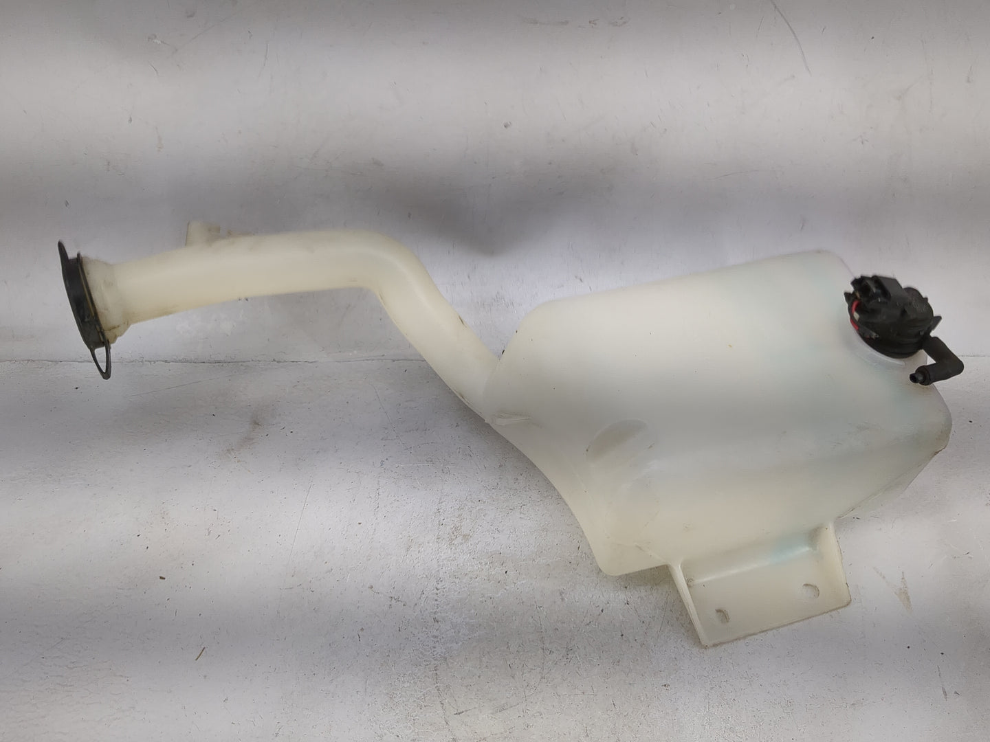 2003-2007 Saturn Ion Windshield Washer Fluid Reservoir Bottle 1482180 - Oemusedautoparts1.com