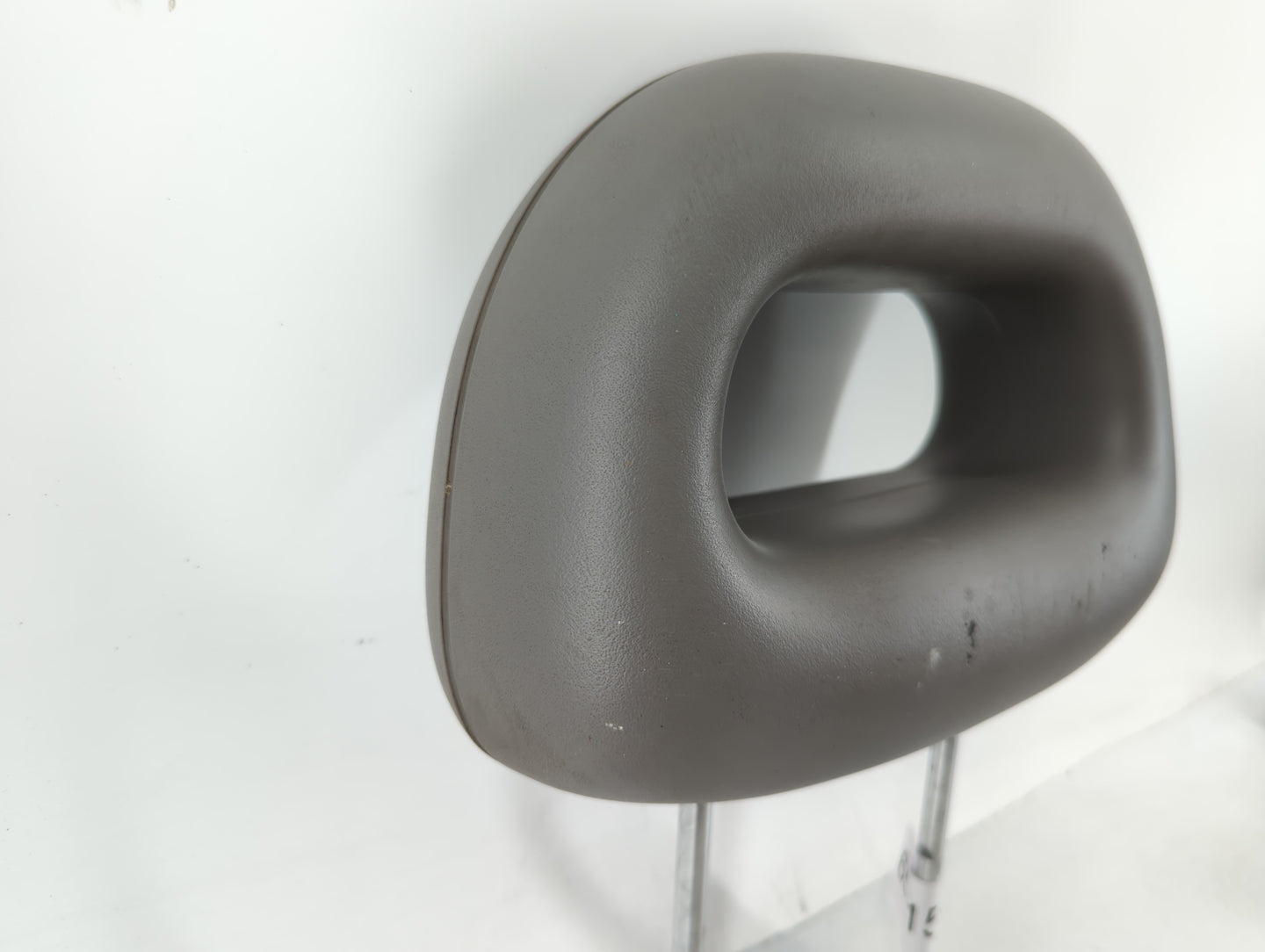 2005-2007 Saturn Ion Headrest Head Rest Front Driver Passenger Seat Fits Fits 2005 2006 2007 OEM Used Auto Parts - Oemusedau