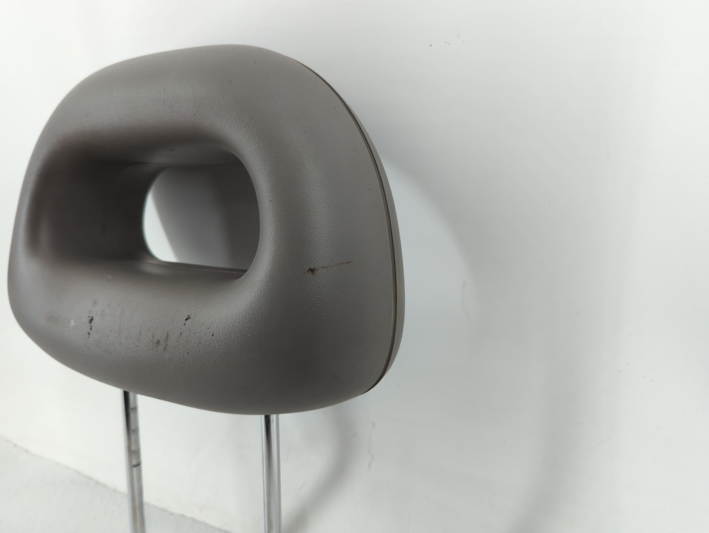 2005-2007 Saturn Ion Headrest Head Rest Front Driver Passenger Seat Fits Fits 2005 2006 2007 OEM Used Auto Parts - Oemusedau